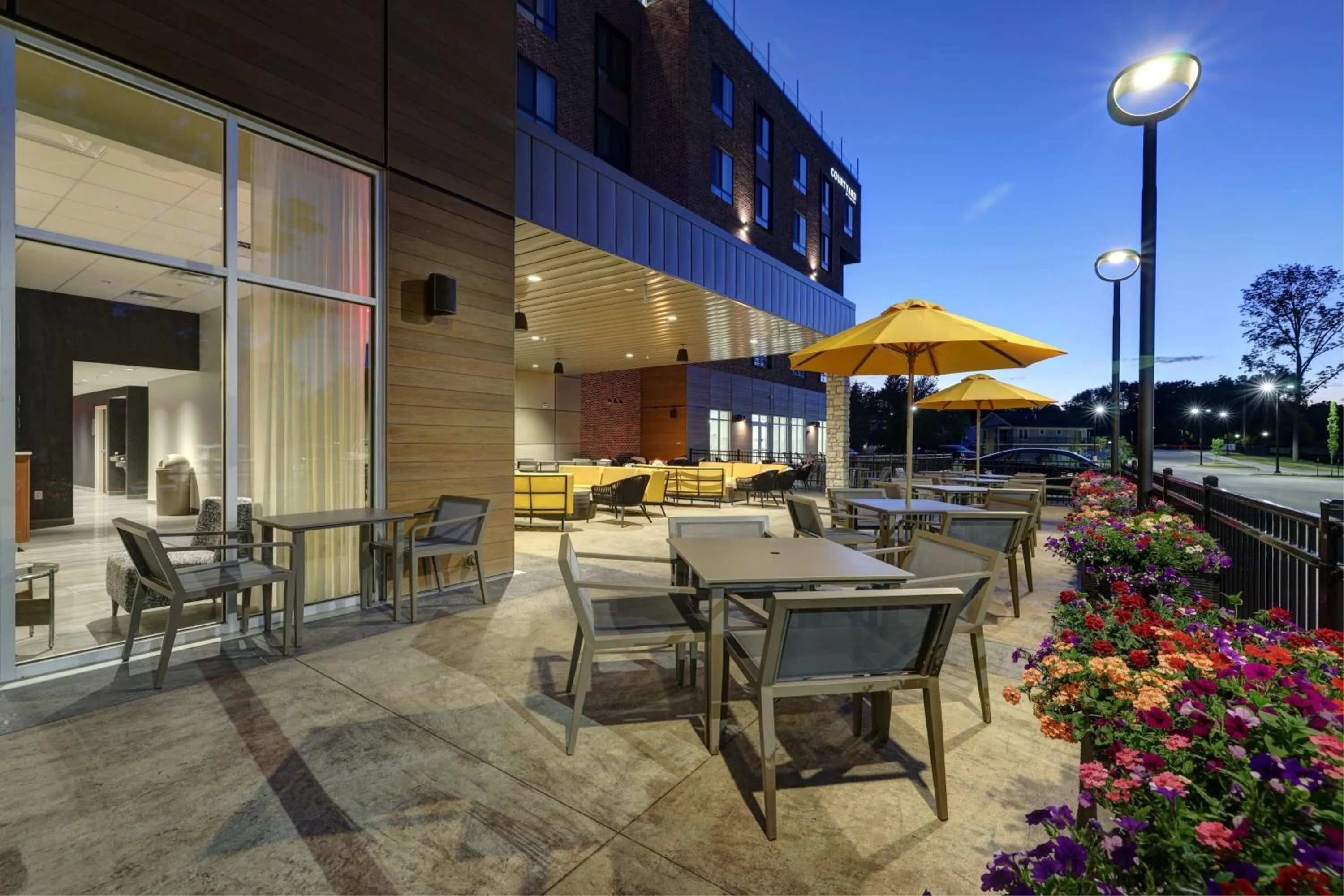 Restaurant/places to eat in Courtyard by Marriott Iowa City University Heights