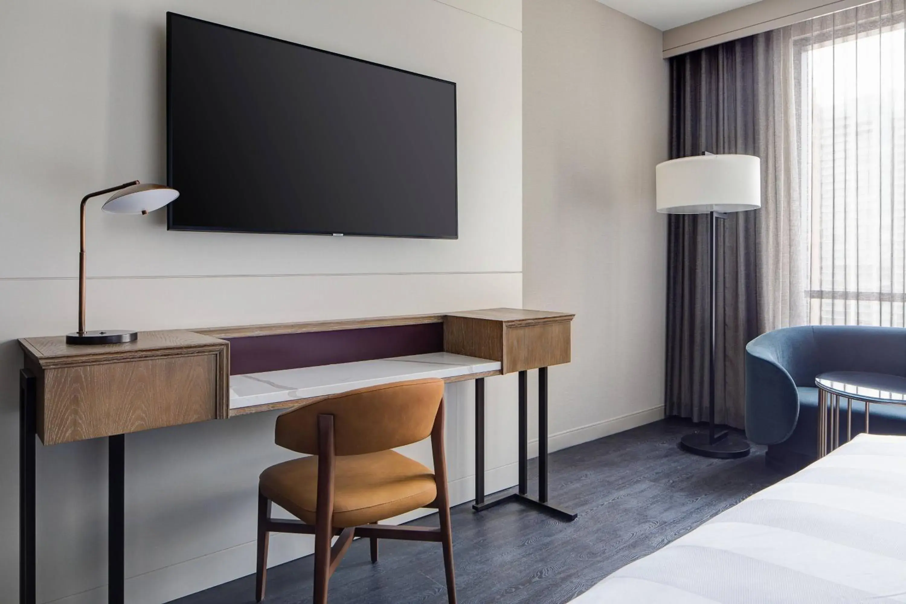 Guest room with M Club lounge access, 1 King, City view in Marriott Dallas Uptown Guest room with M Club lounge access, 1 King, City view in Marriott Dallas Uptown