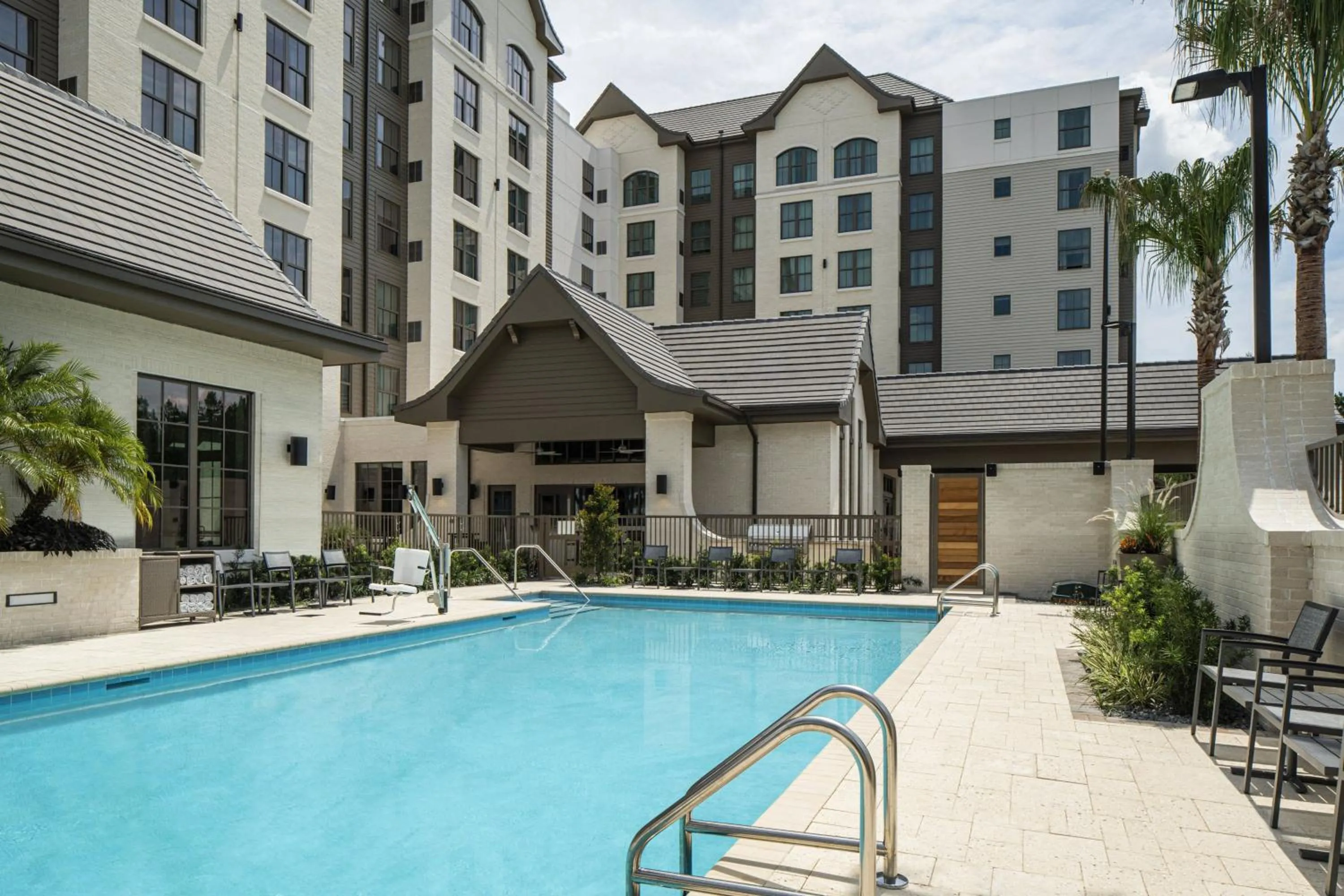 Swimming pool in Residence Inn By Marriott Jacksonville-Mayo Clinic Area