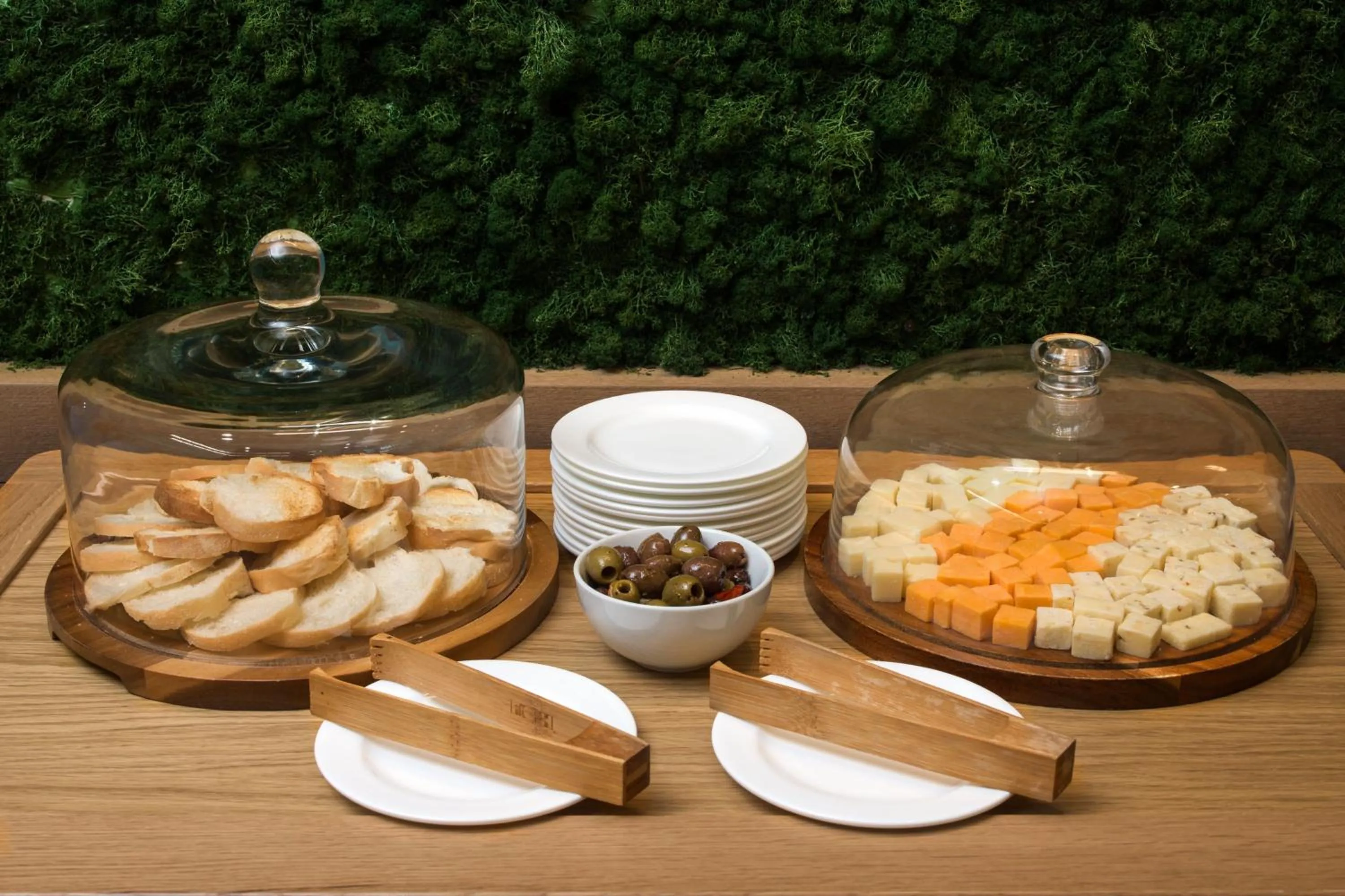 Restaurant/places to eat in Element by Westin Orlando International Drive