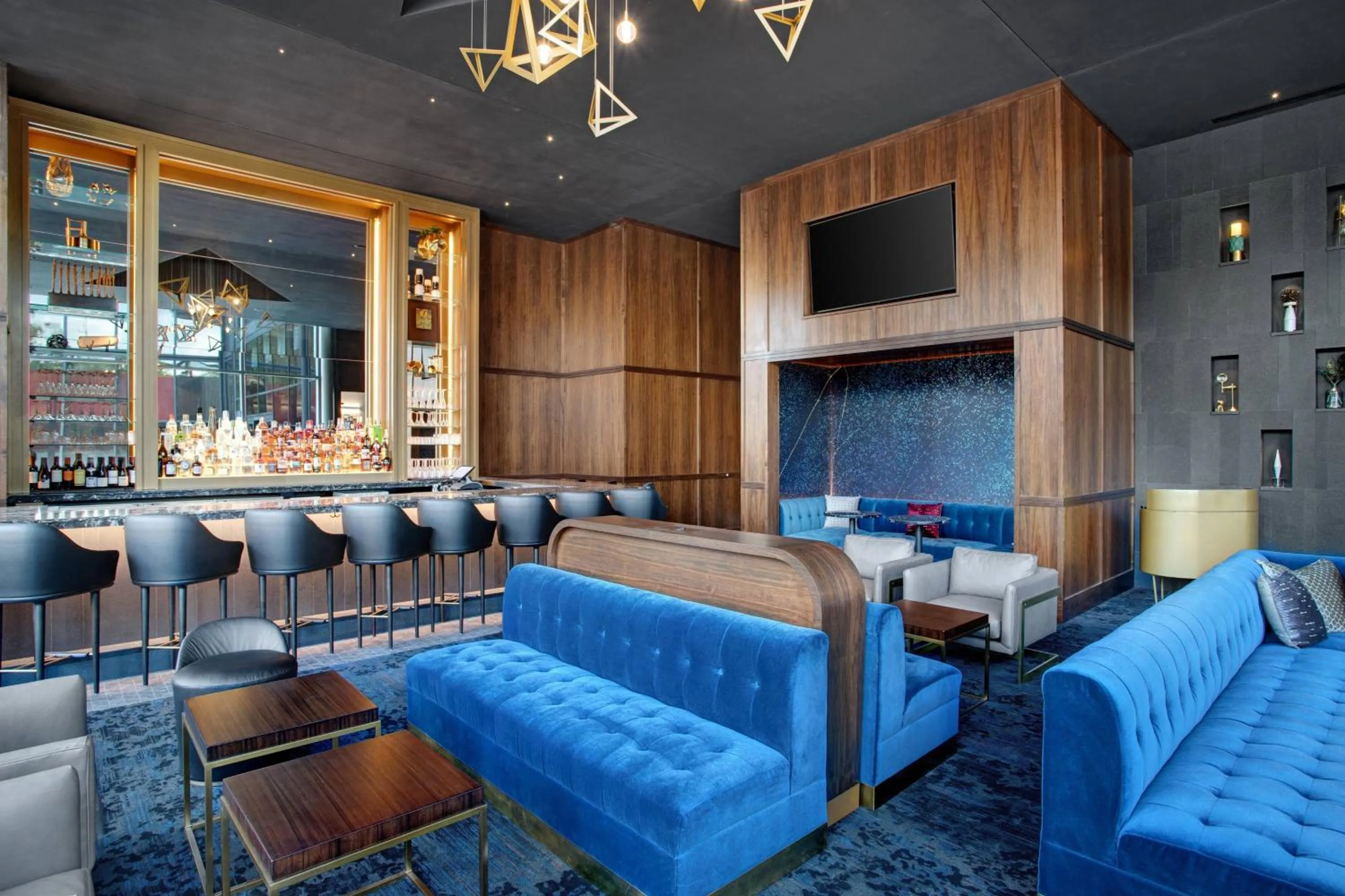 Lounge or bar in The Farnam, Autograph Collection