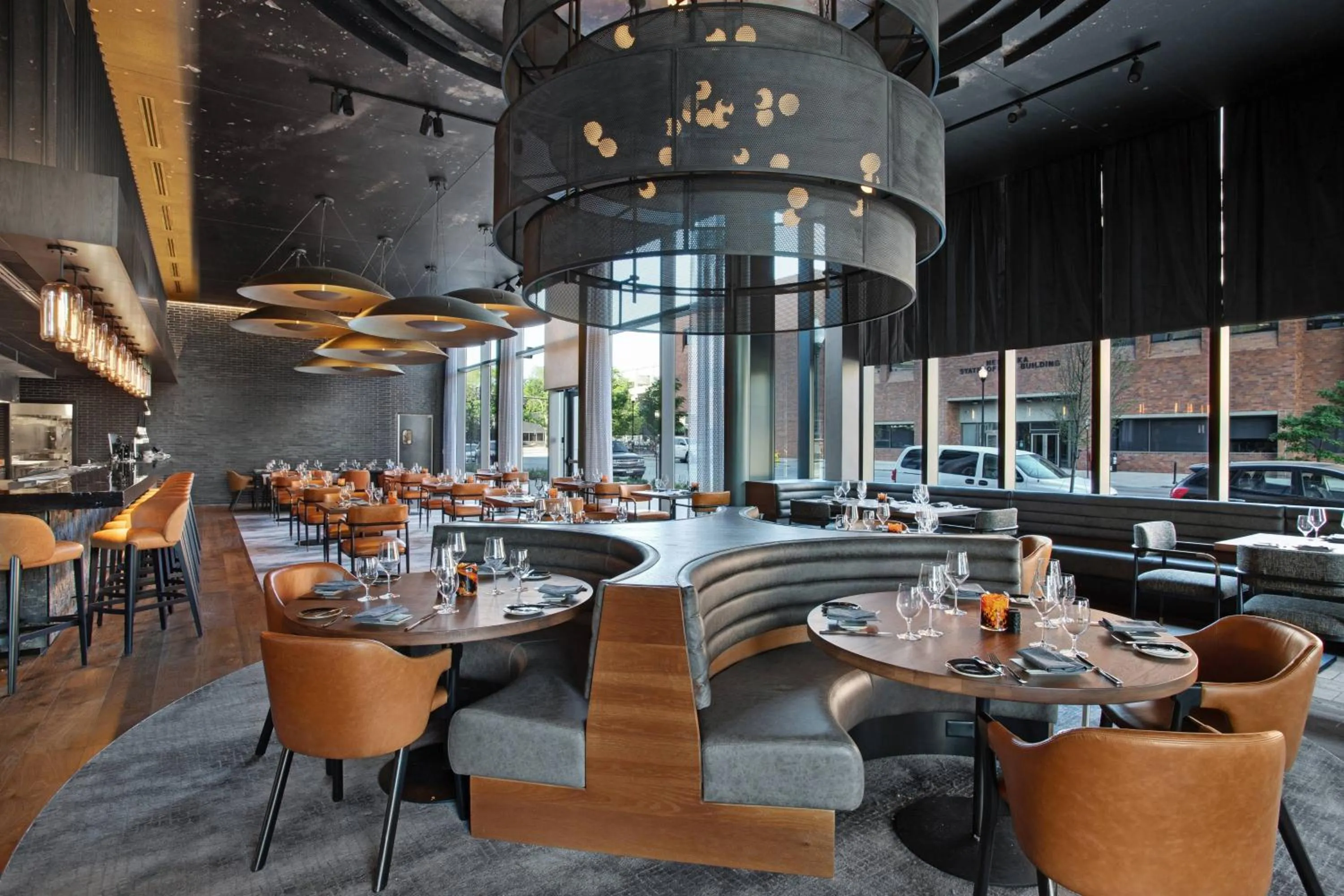 Restaurant/places to eat in The Farnam, Autograph Collection