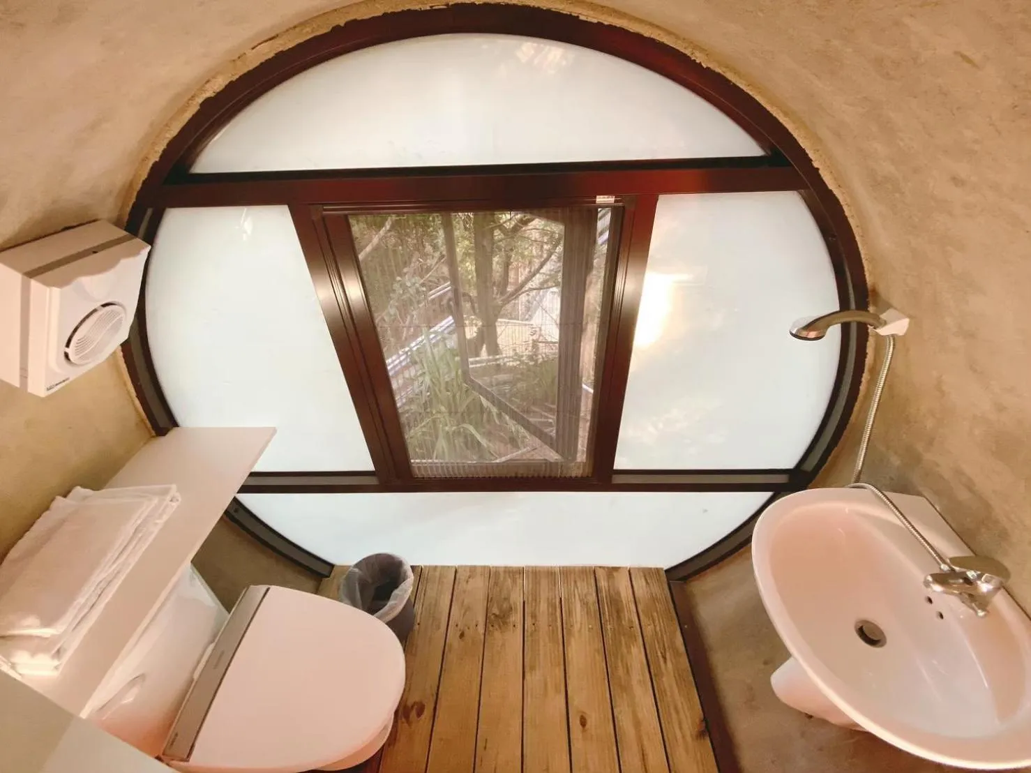 Toilet in Ailiga Travel Villa