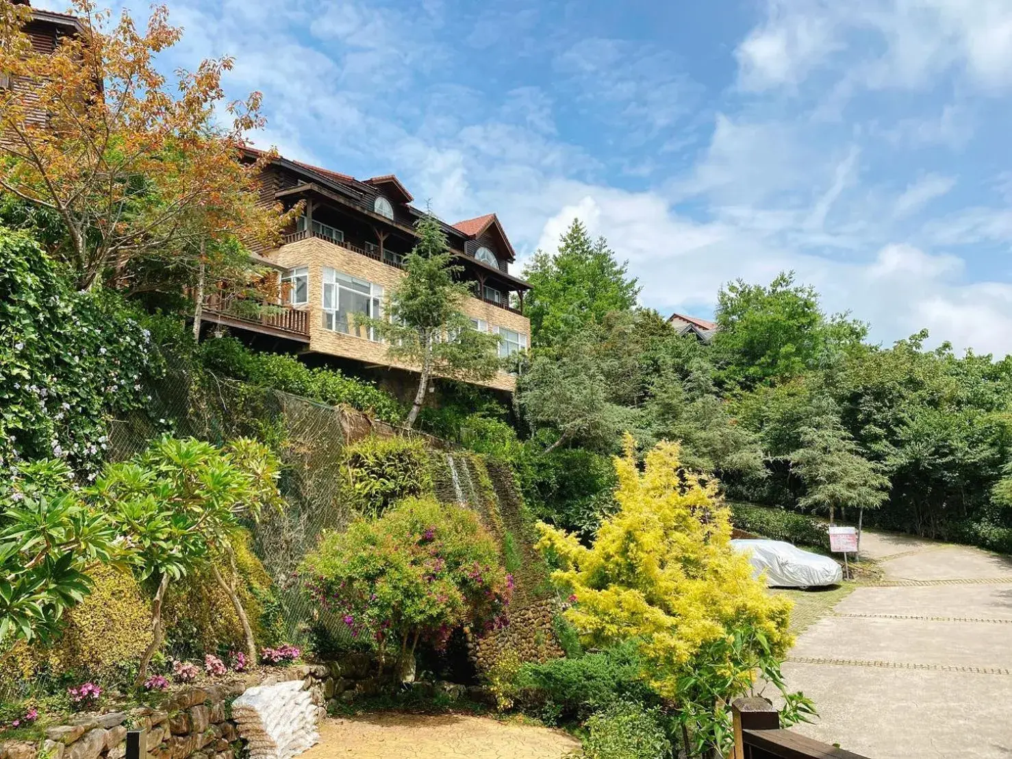 Property building in Ailiga Travel Villa Property building in Ailiga Travel Villa