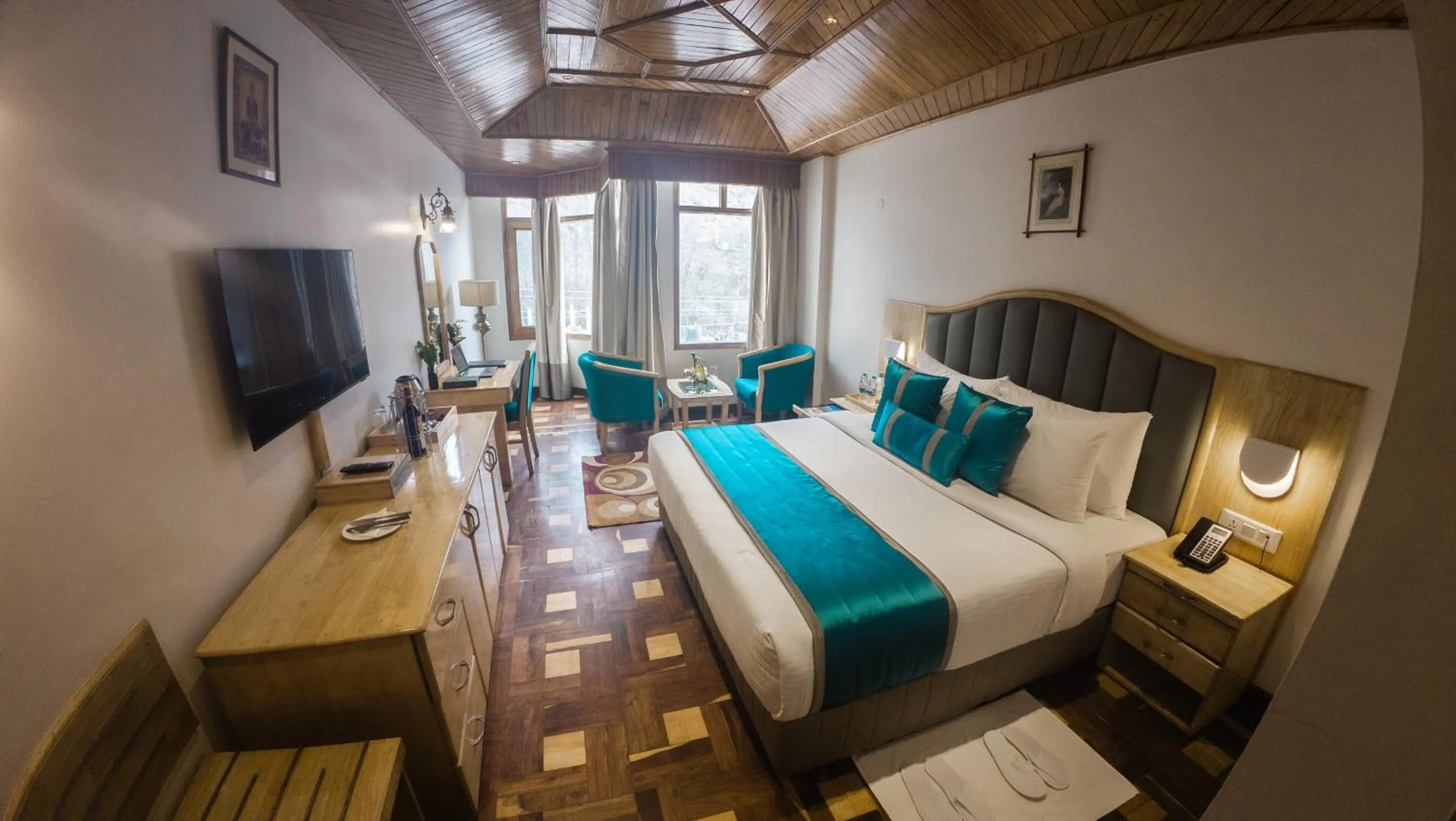 Bed in Bravia Hotel Manali Inn