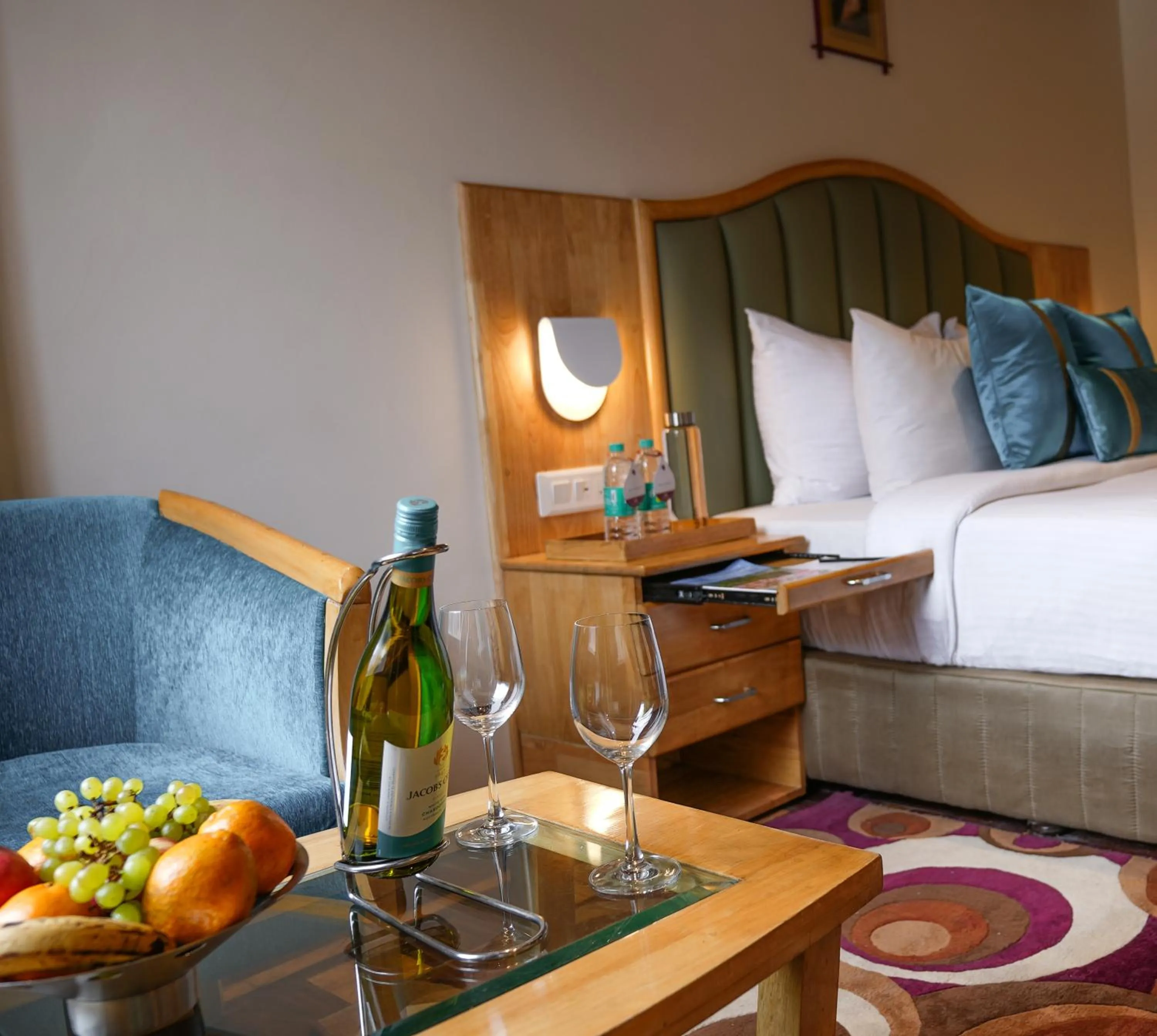 Bed in Bravia Hotel Manali Inn