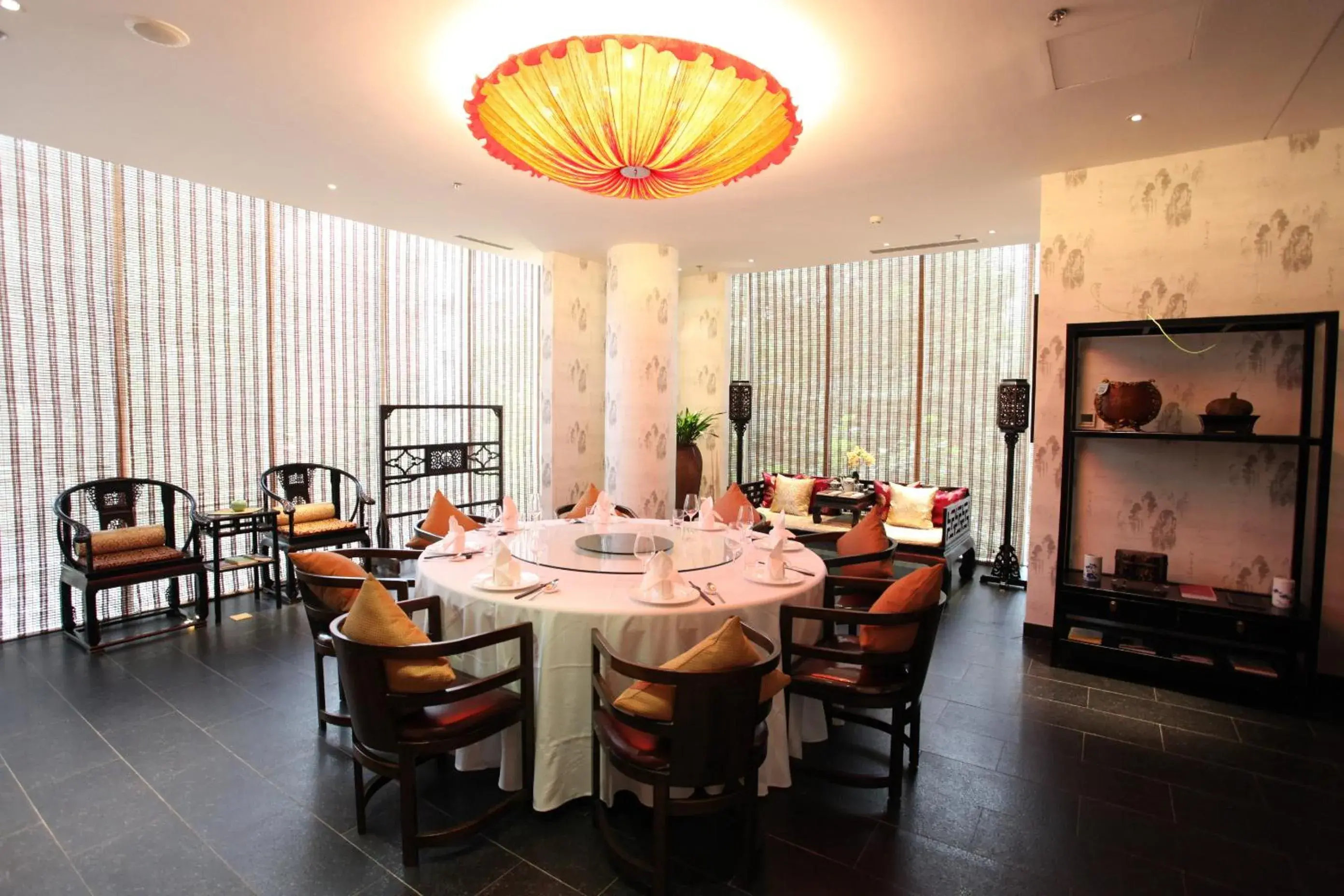 Lunch, Restaurant/Places to Eat in Hotel MoMc Lunch, Restaurant/Places to Eat in Hotel MoMc