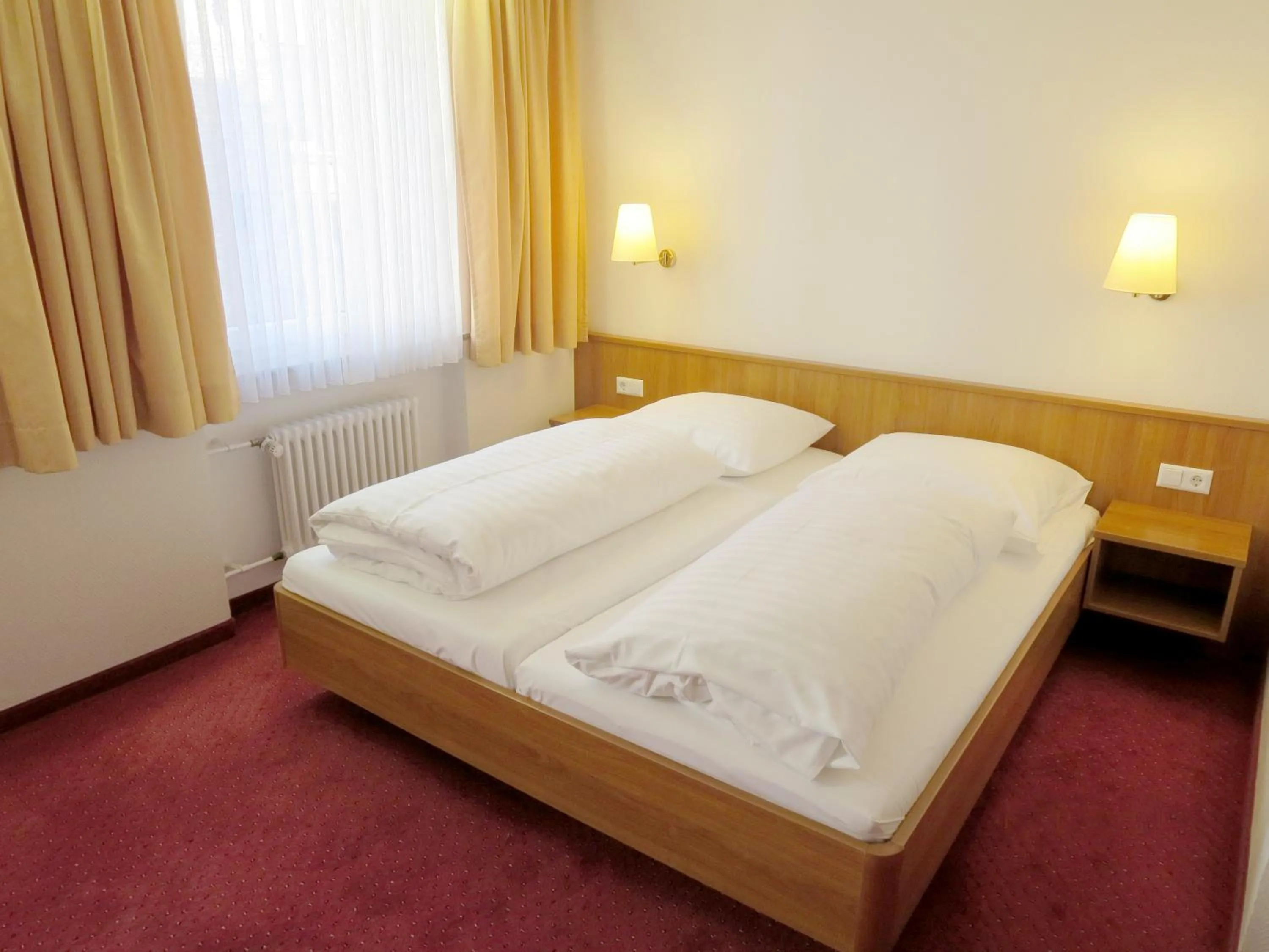 Photo of the whole room, Bed in Hotel Find