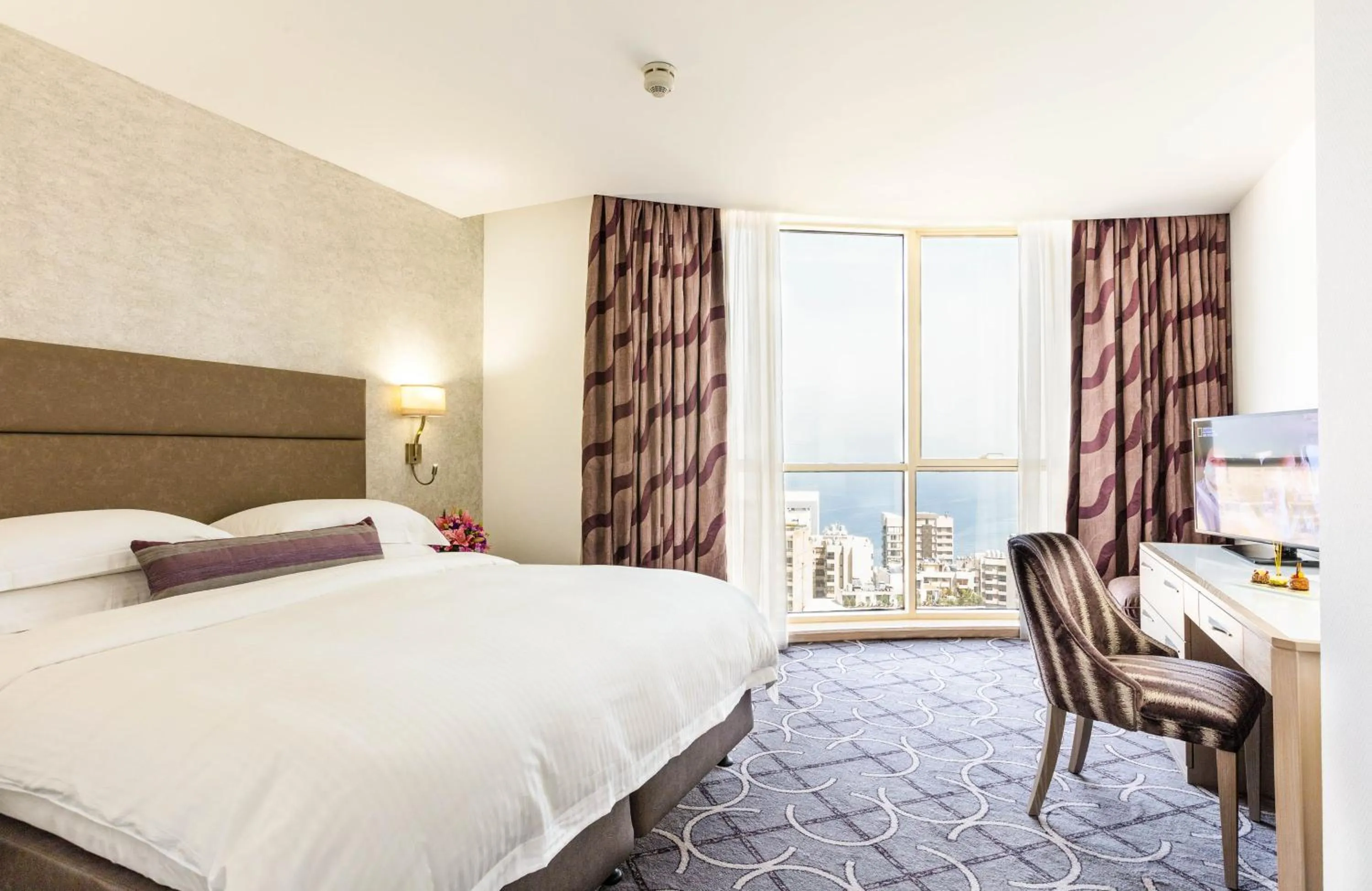 Bedroom, Bed in Gefinor Rotana – Beirut