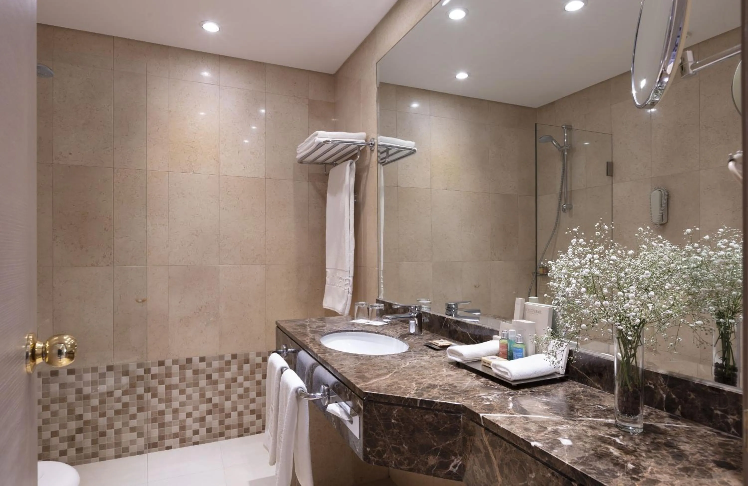 Bathroom in Gefinor Rotana – Beirut