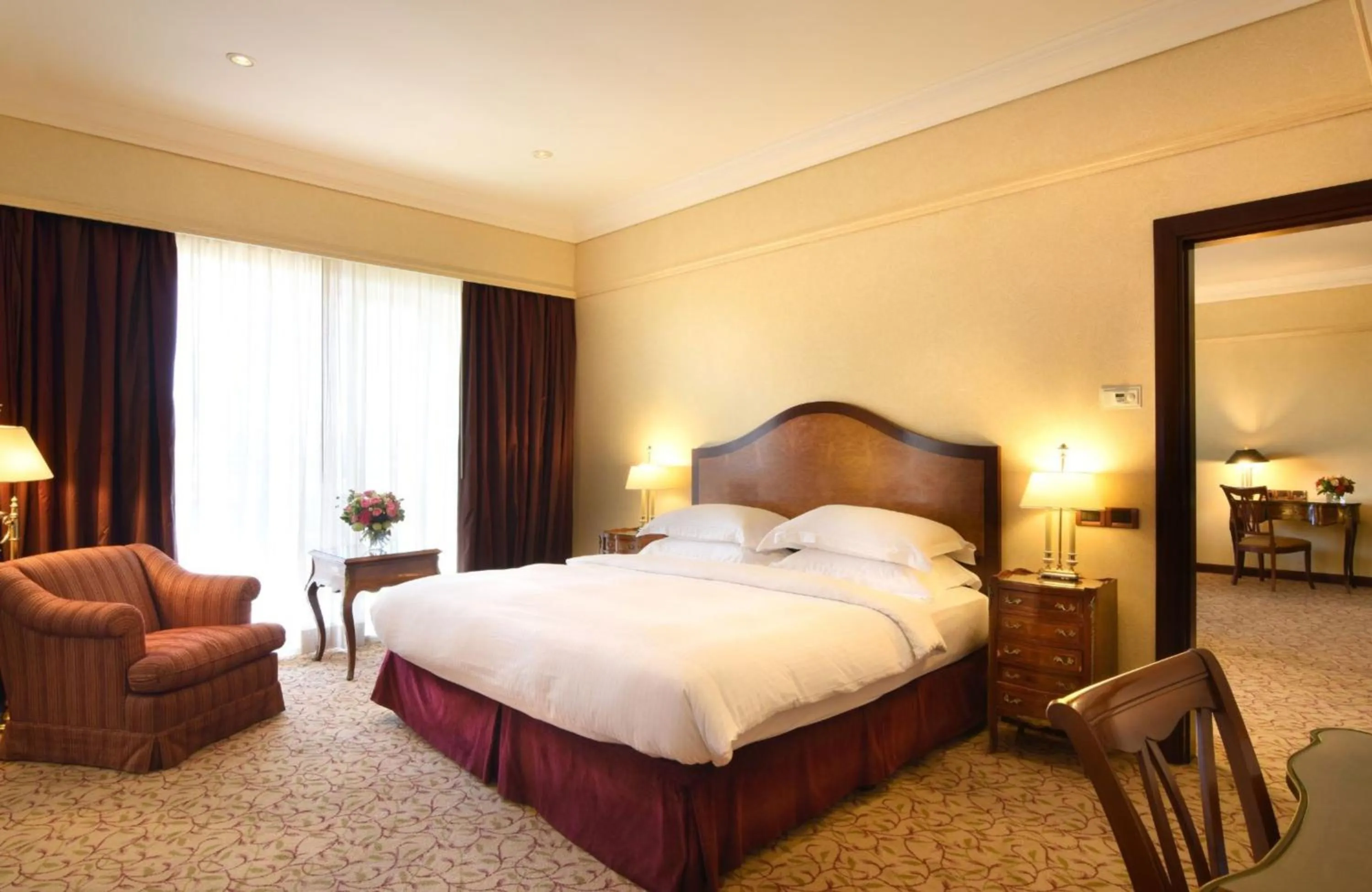 Bedroom, Bed in Gefinor Rotana – Beirut