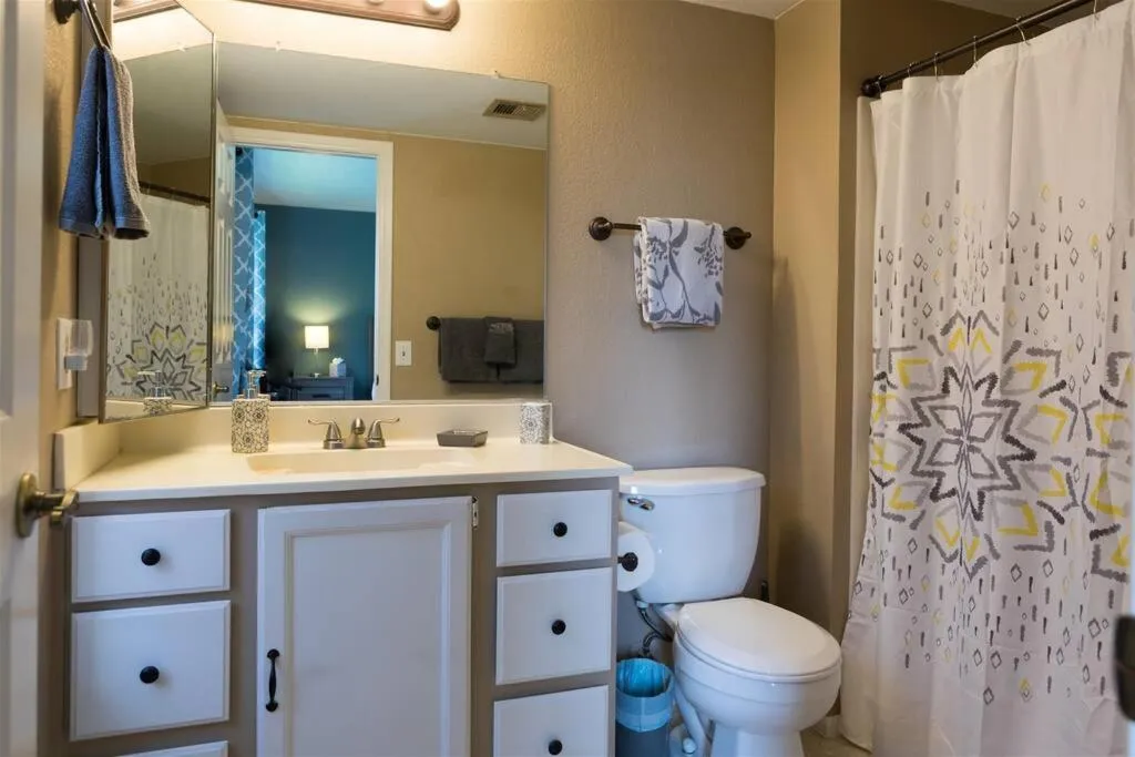 Gated Dobson Ranch townhouse, balcony, golf views