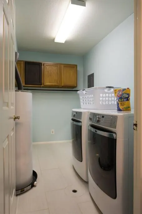 Gated Dobson Ranch townhouse, balcony, golf views