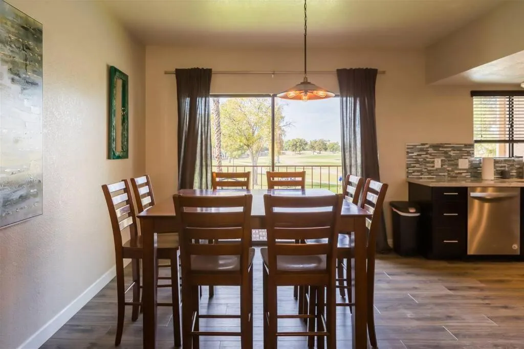 Gated Dobson Ranch townhouse, balcony, golf views