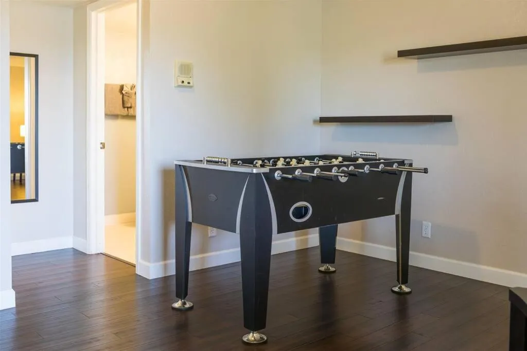 Gated Dobson Ranch townhouse, balcony, golf views