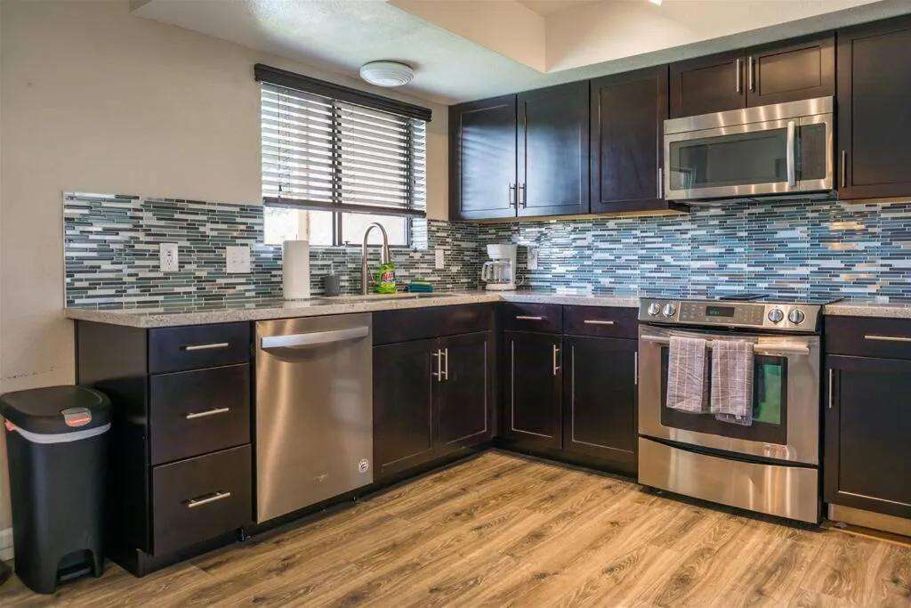 Gated Dobson Ranch townhouse, balcony, golf views