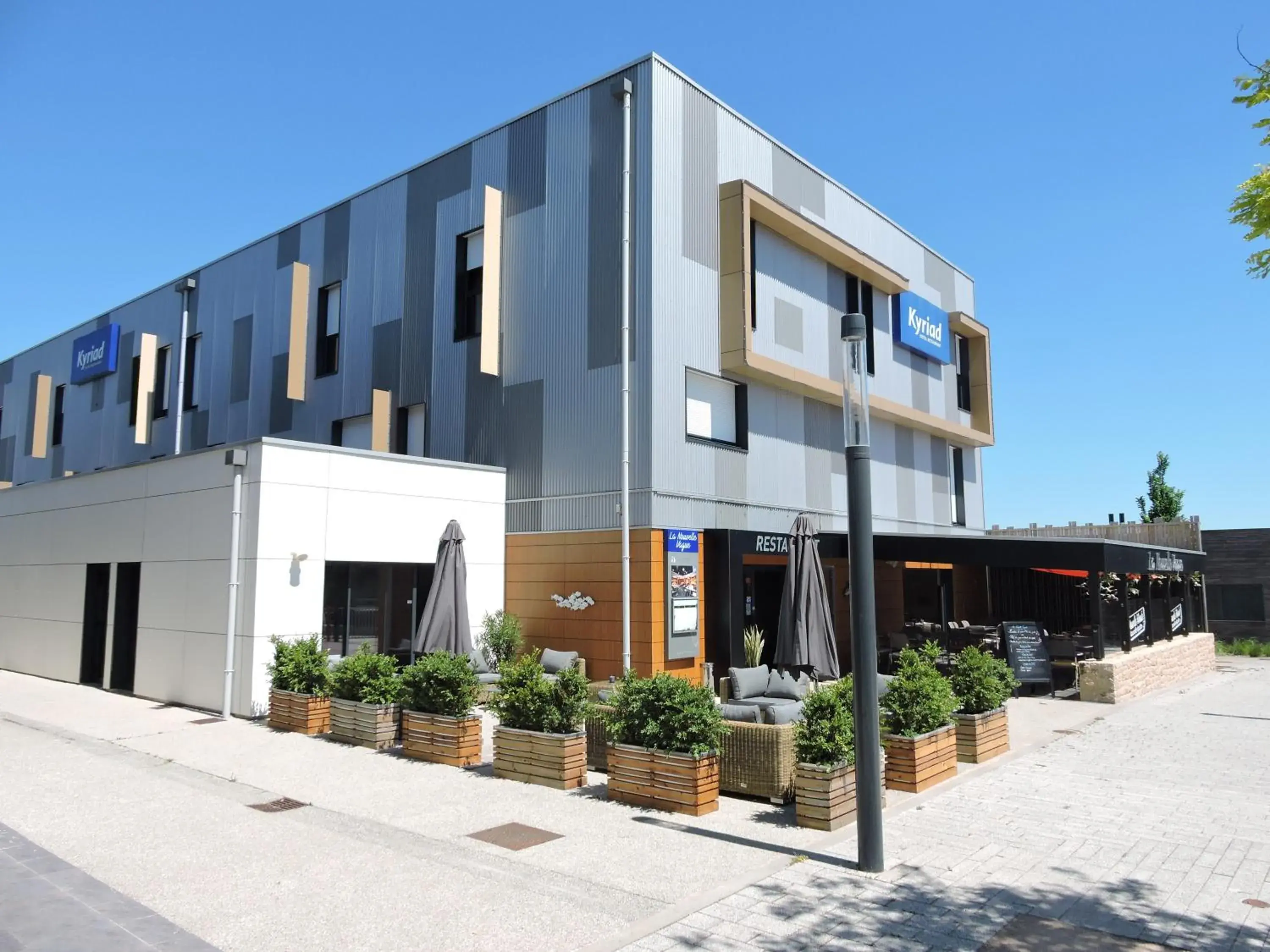 Property building in Kyriad Auray Property building in Kyriad Auray