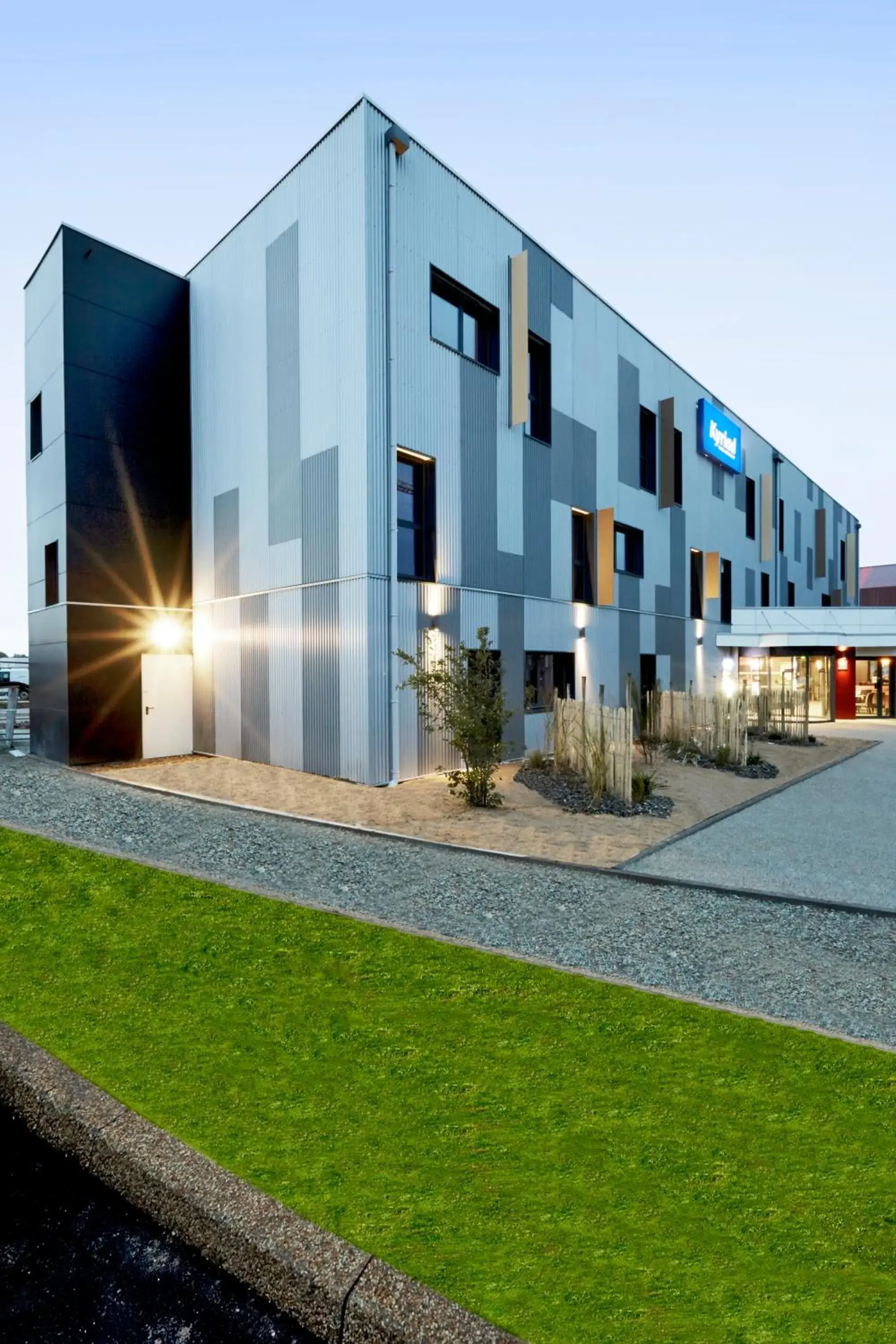 Facade/entrance in Kyriad Auray Facade/entrance in Kyriad Auray