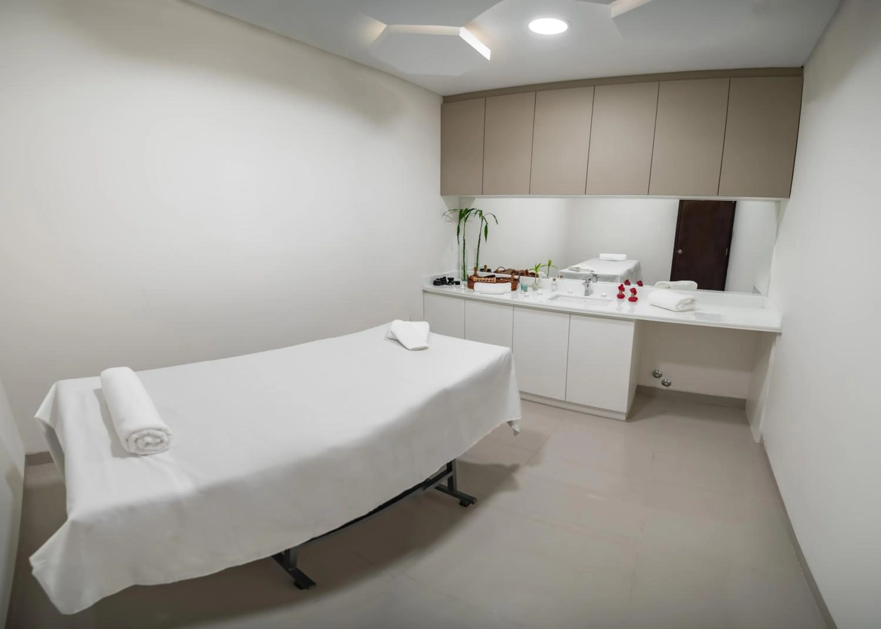 Massage in Mitru Express Hotel