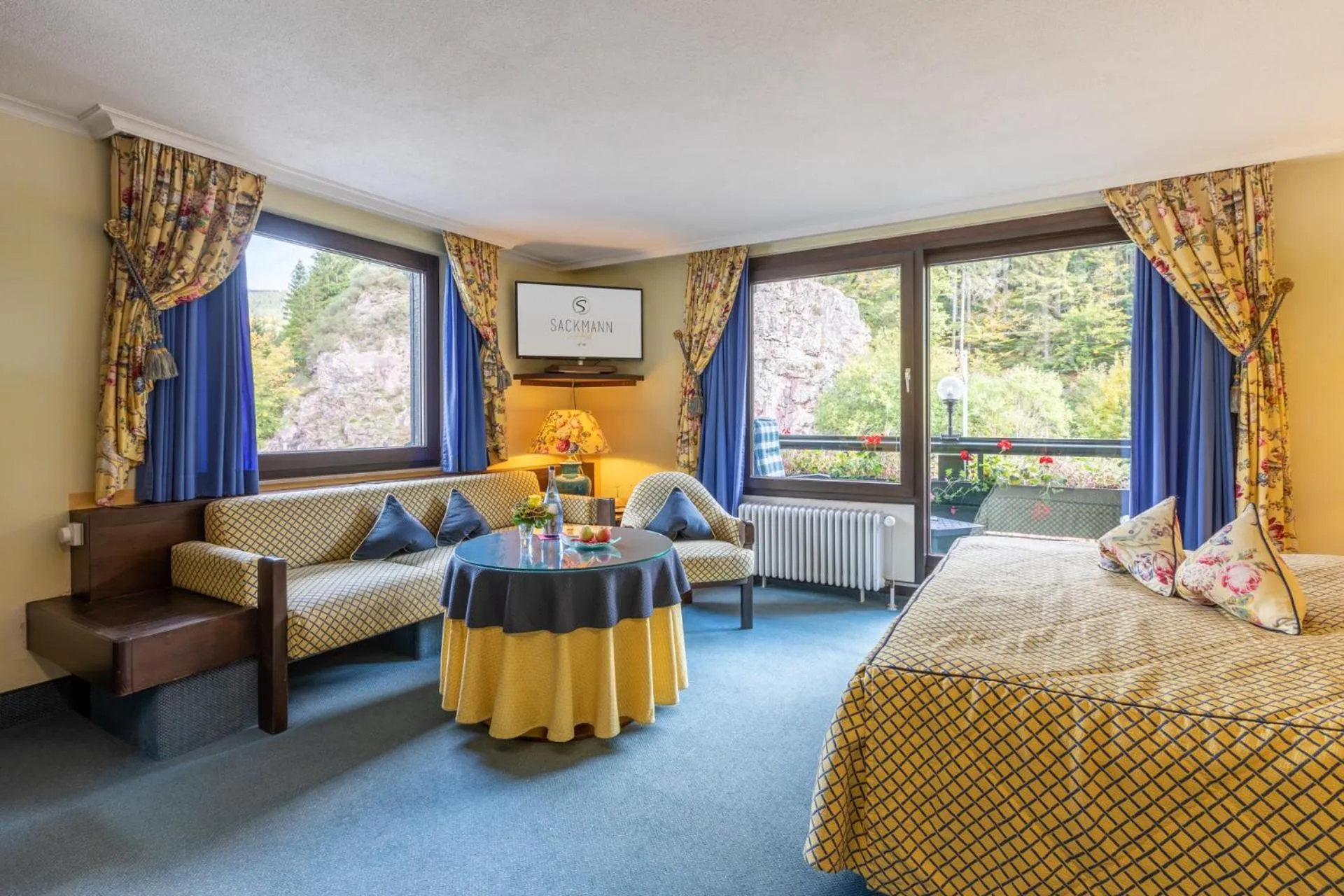 Seating area, Bed in Sackmann Genuss und Spa Resort