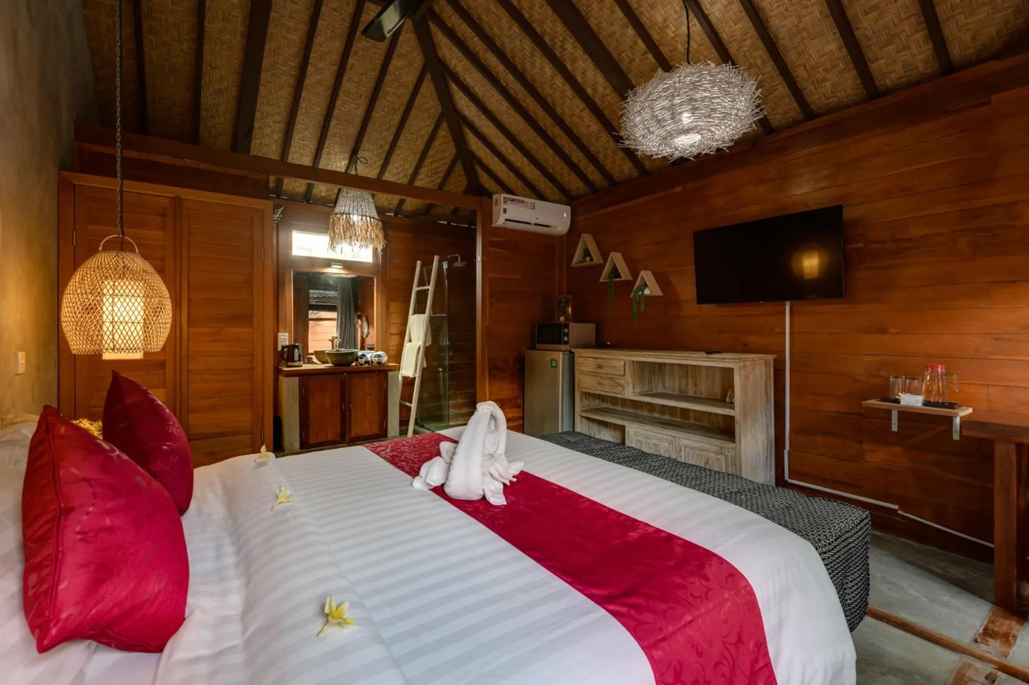 Photo of the whole room, Bed in Turtle Villas, Canggu Managed by Manara
