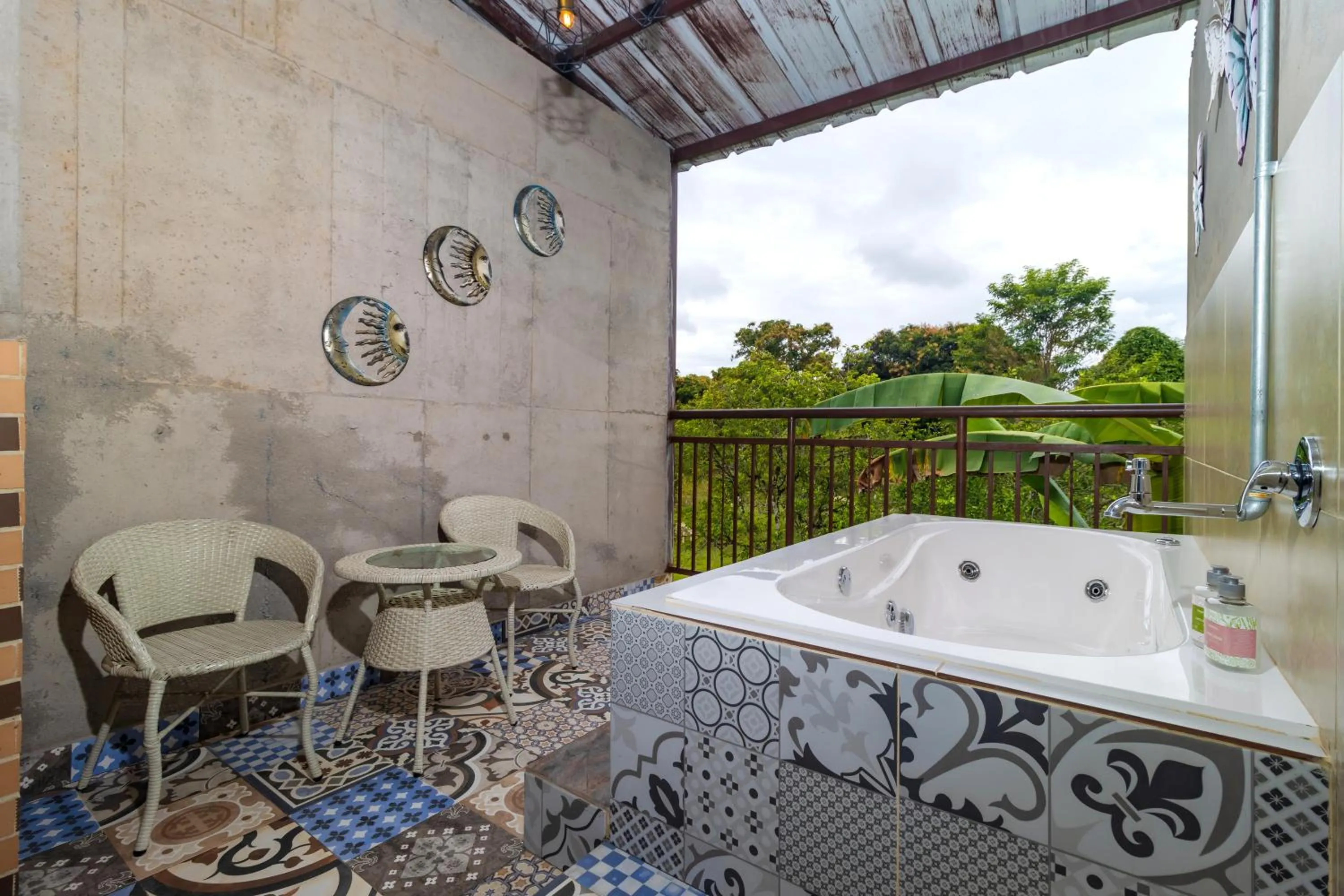 Hot Tub in NQ Hotel Orinoquia