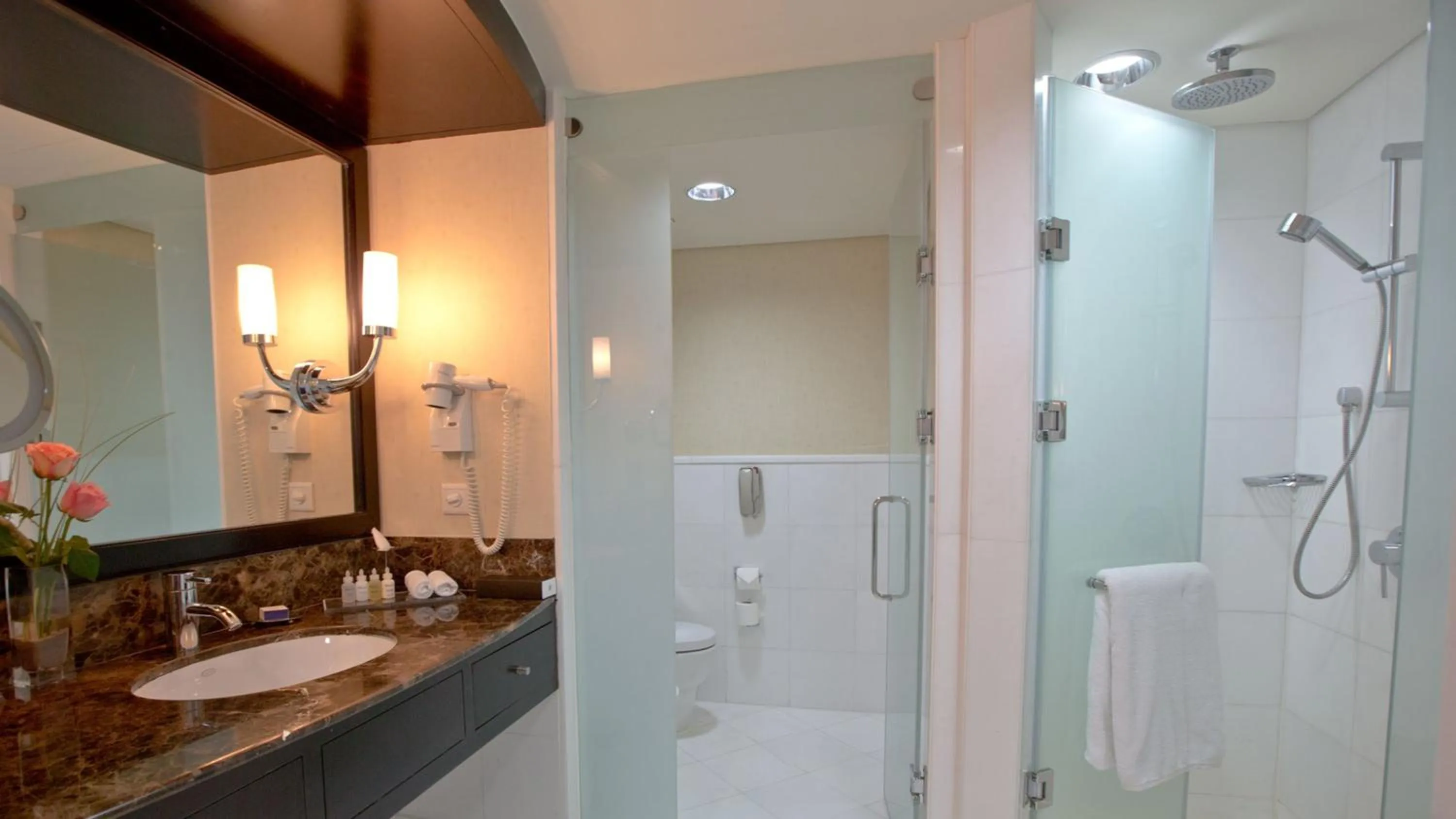 Photo of the whole room in InterContinental Abu Dhabi by IHG