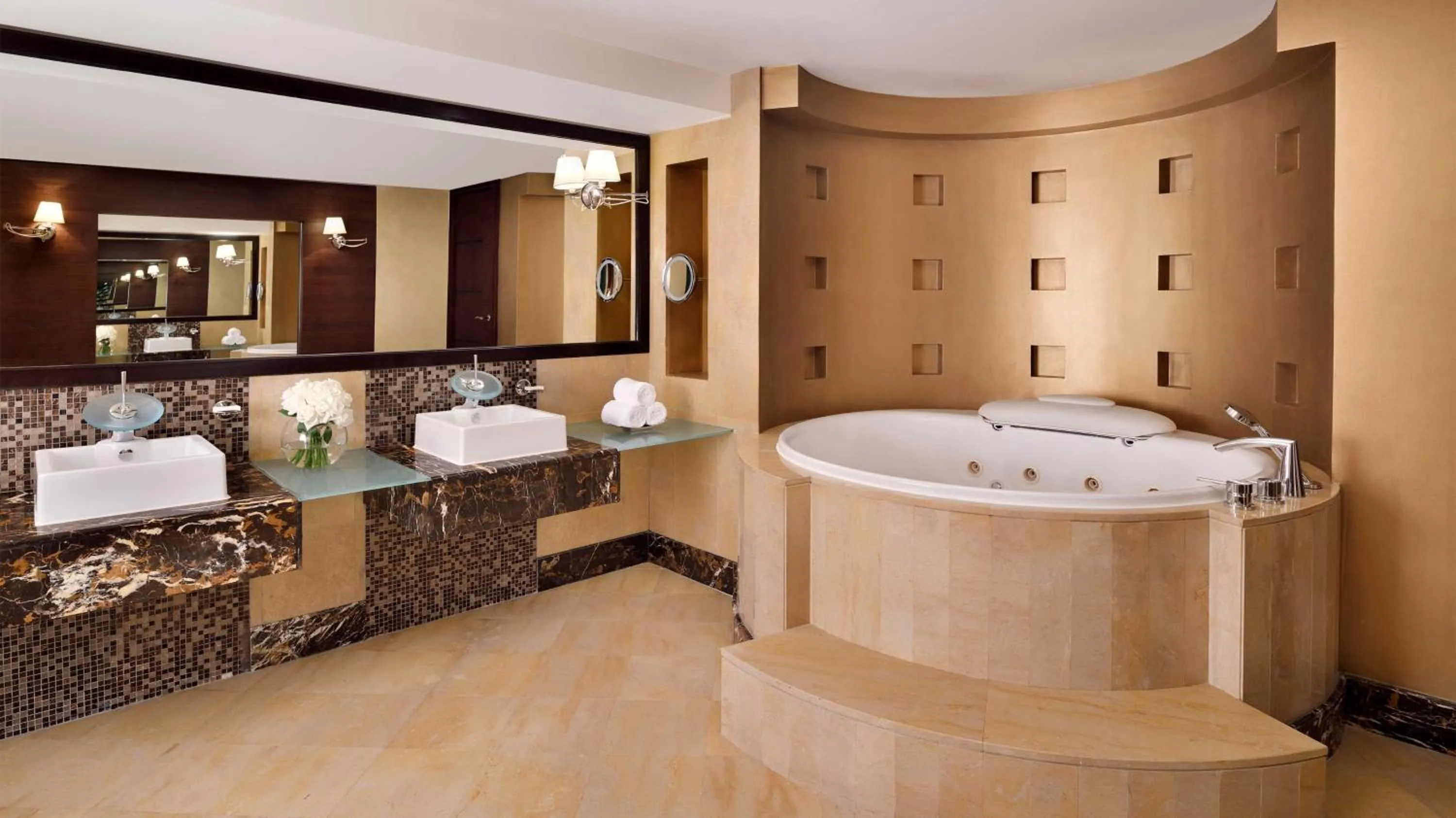 Photo of the whole room in InterContinental Abu Dhabi by IHG