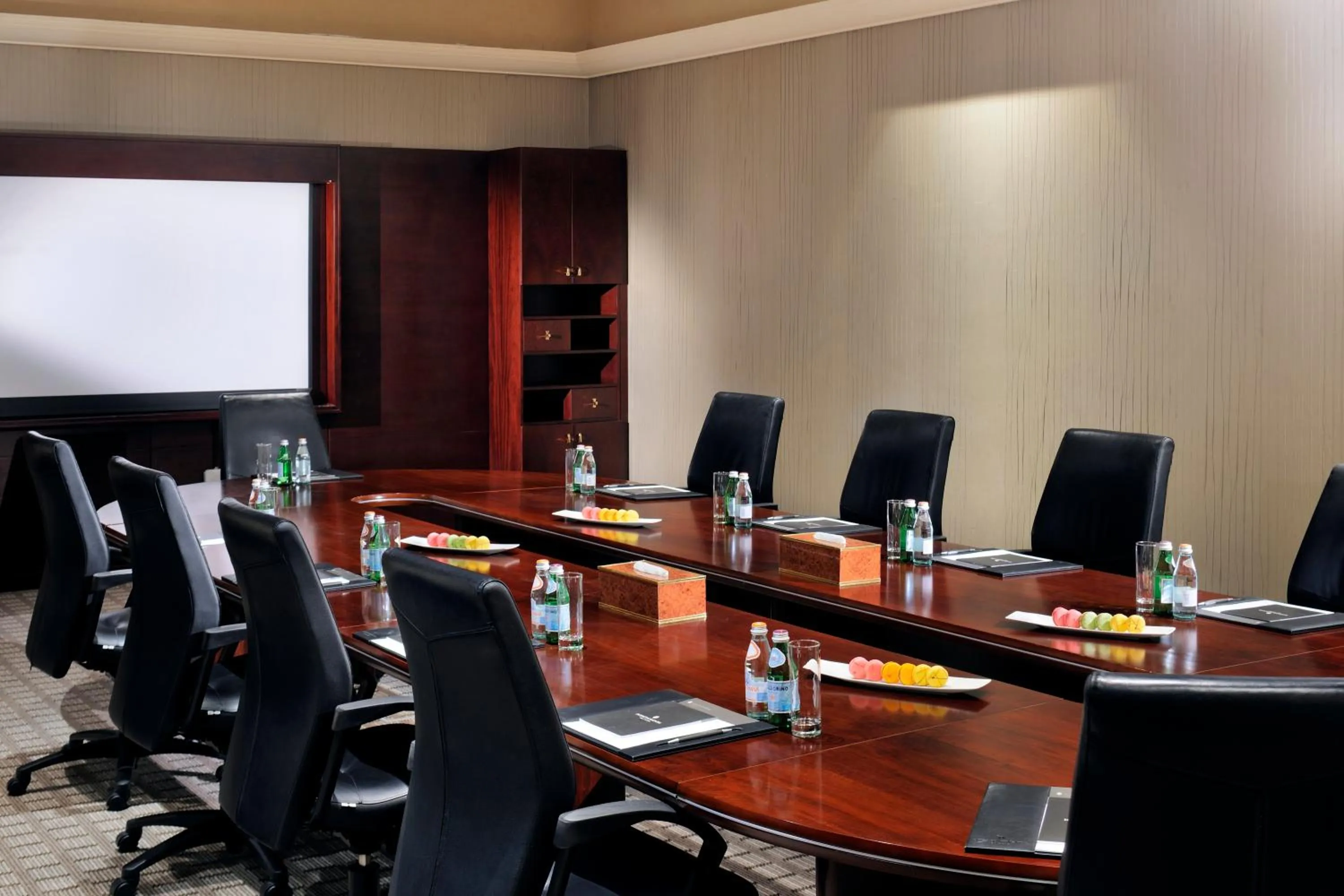 Meeting/conference room in InterContinental Abu Dhabi by IHG