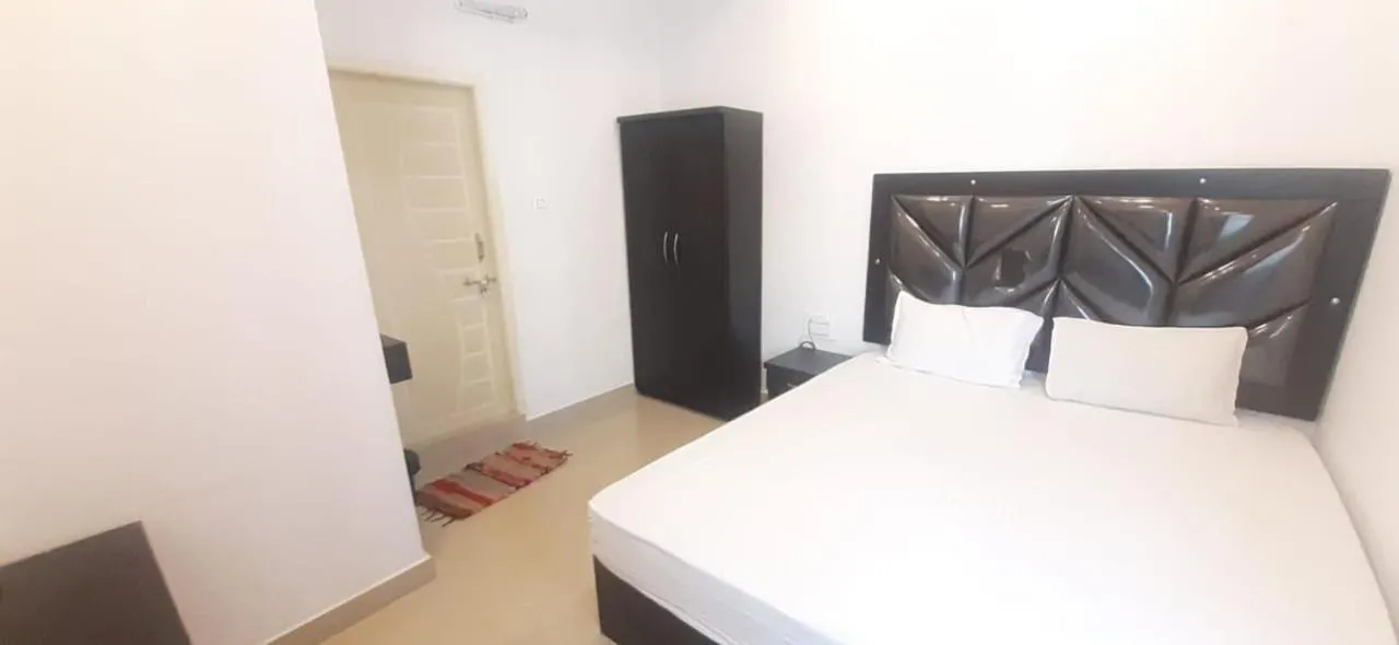 Photo of the whole room, Bed in PPH Living SS Grand