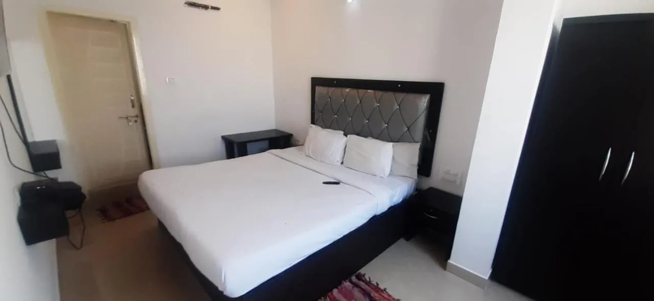 Photo of the whole room, Bed in PPH Living SS Grand
