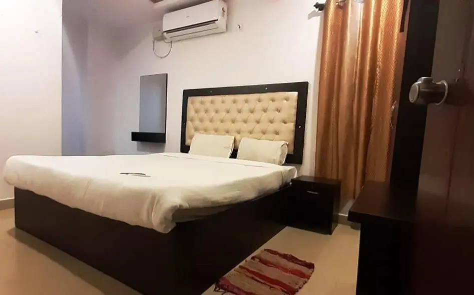 Photo of the whole room, Bed in PPH Living SS Grand