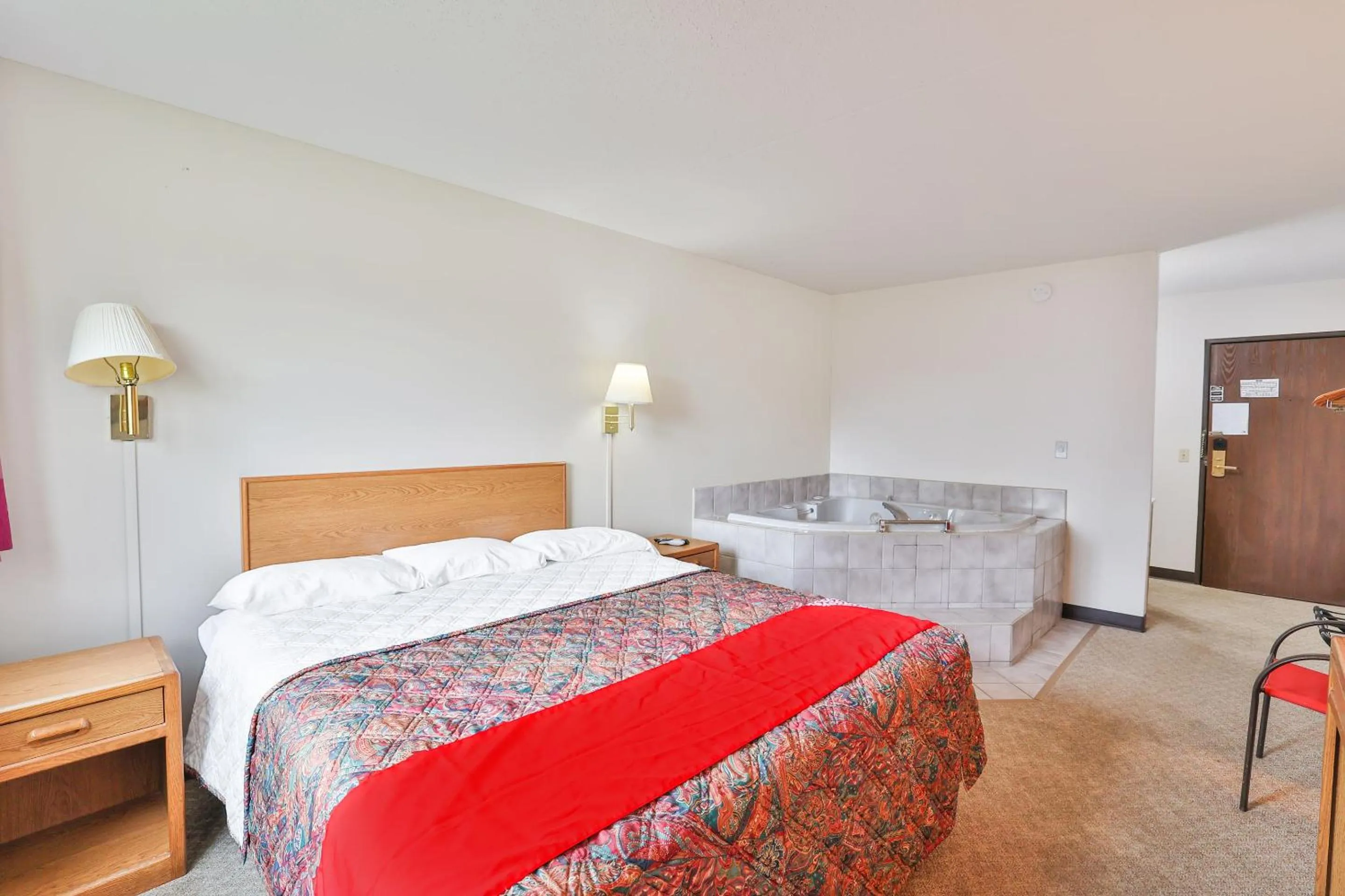 Bedroom, Bed in OYO Hotel Pipestone MN, Canterbury Park