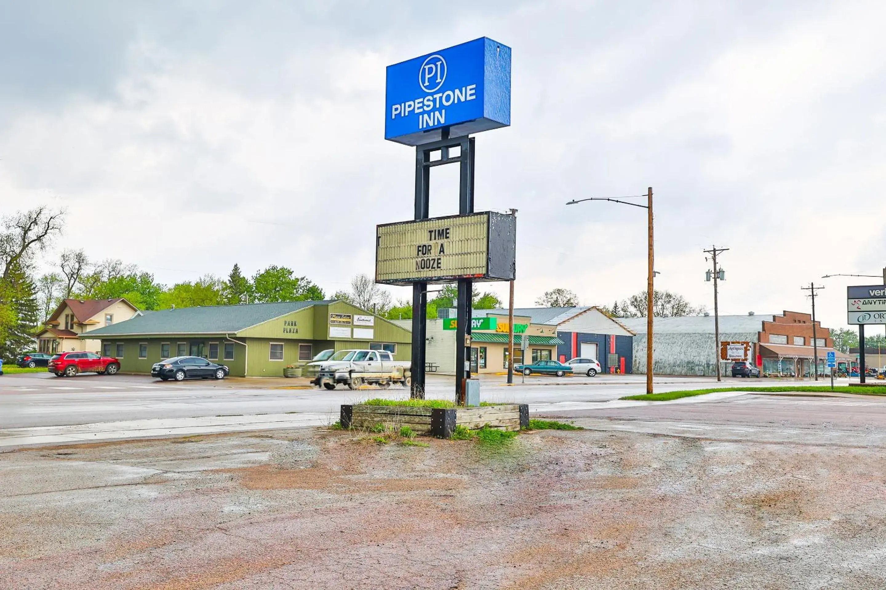Facade/entrance in OYO Hotel Pipestone MN, Canterbury Park Facade/entrance in OYO Hotel Pipestone MN, Canterbury Park