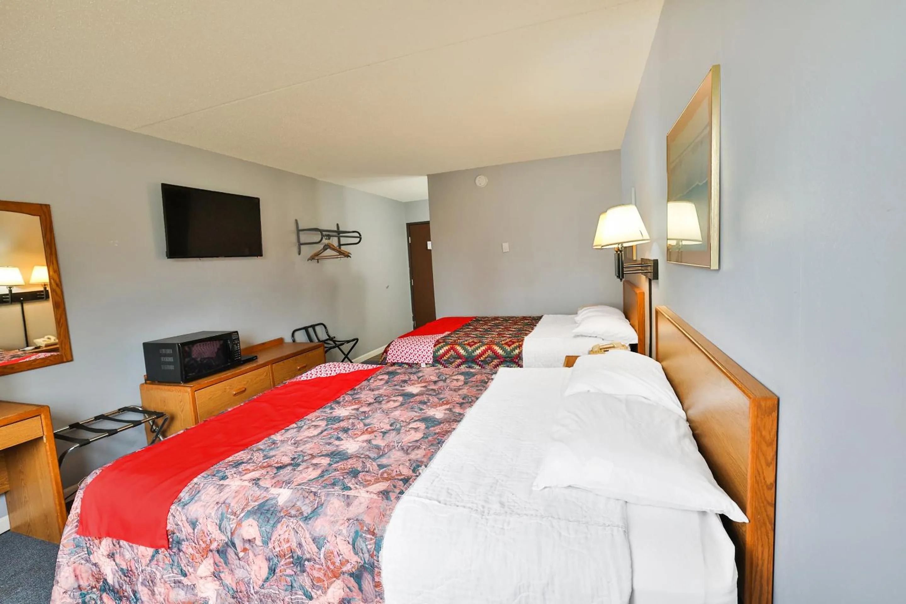 Bedroom, Bed in OYO Hotel Pipestone MN, Canterbury Park