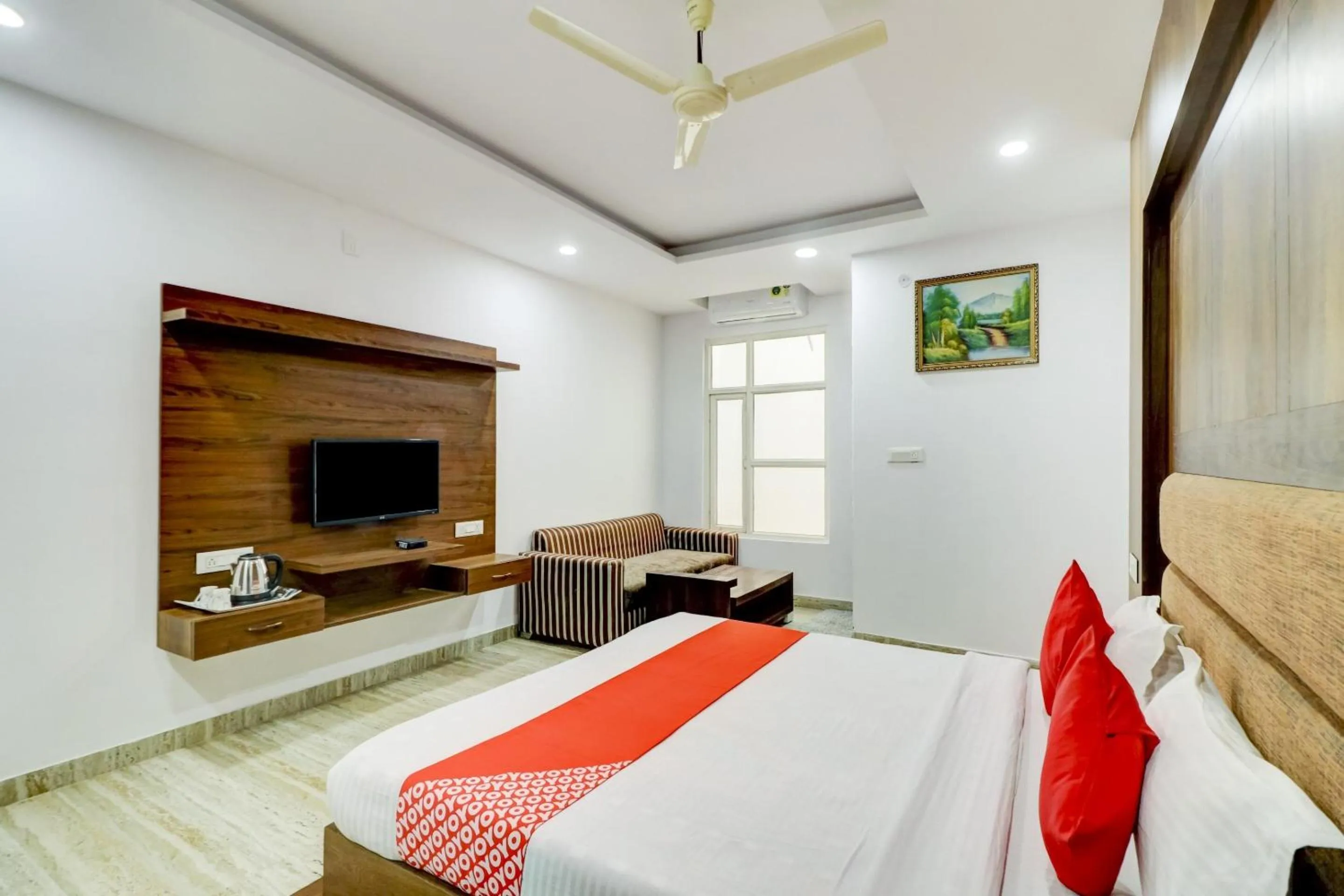 Bedroom, Bed in Hotel O Ratan Pacific Hotel And Party Hall