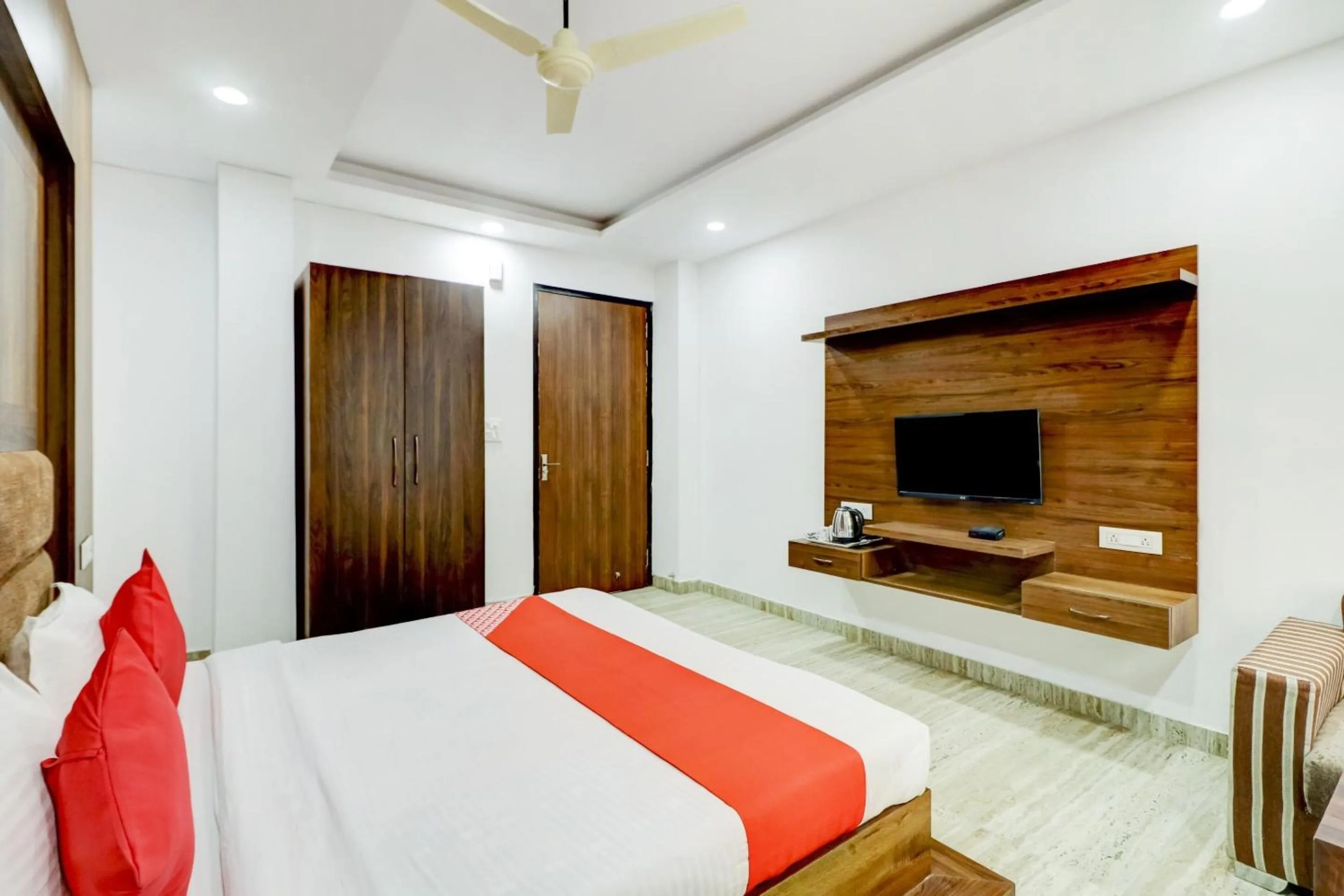 Bedroom, Bed in Hotel O Ratan Pacific Hotel And Party Hall