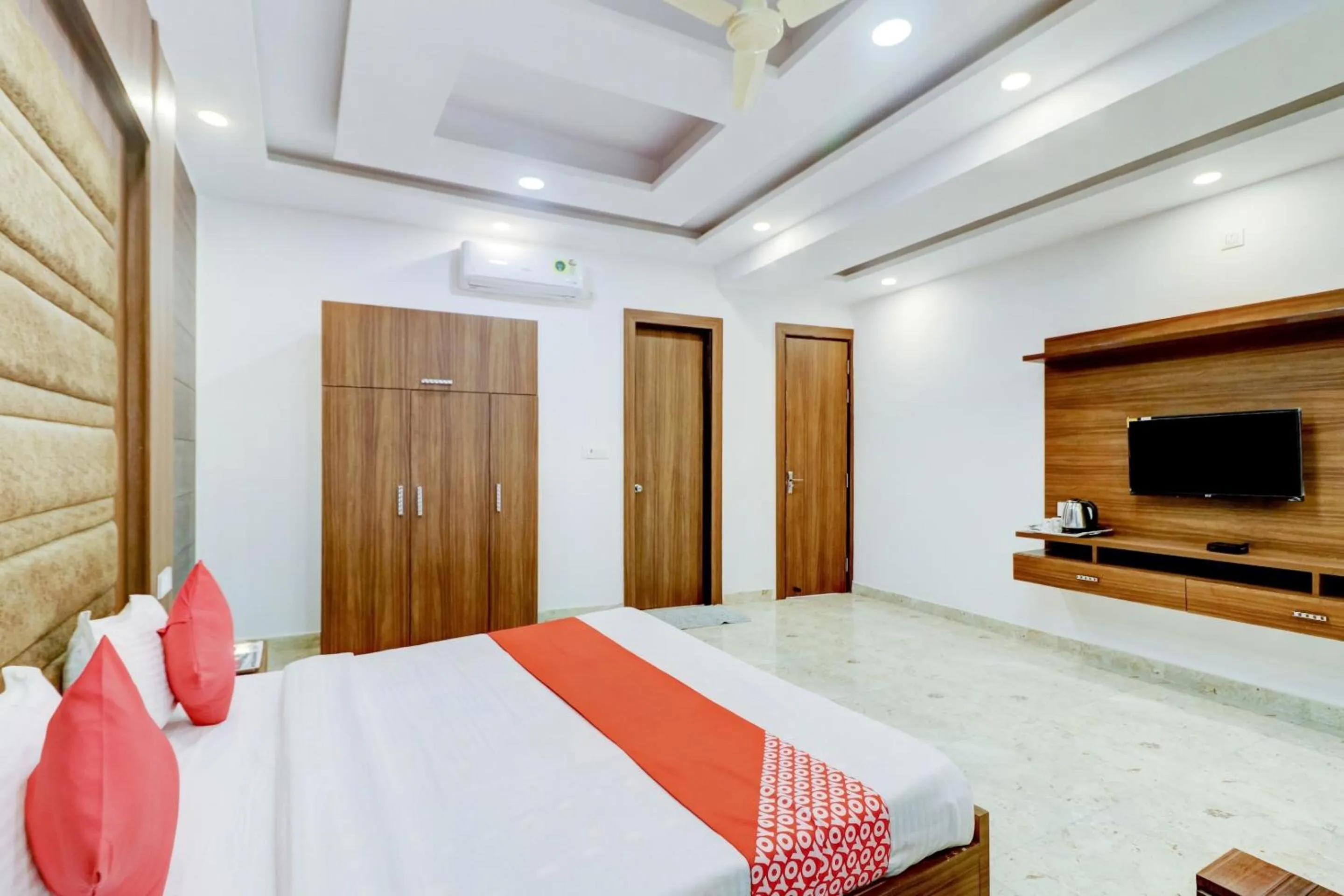 Bedroom, Bed in Hotel O Ratan Pacific Hotel And Party Hall