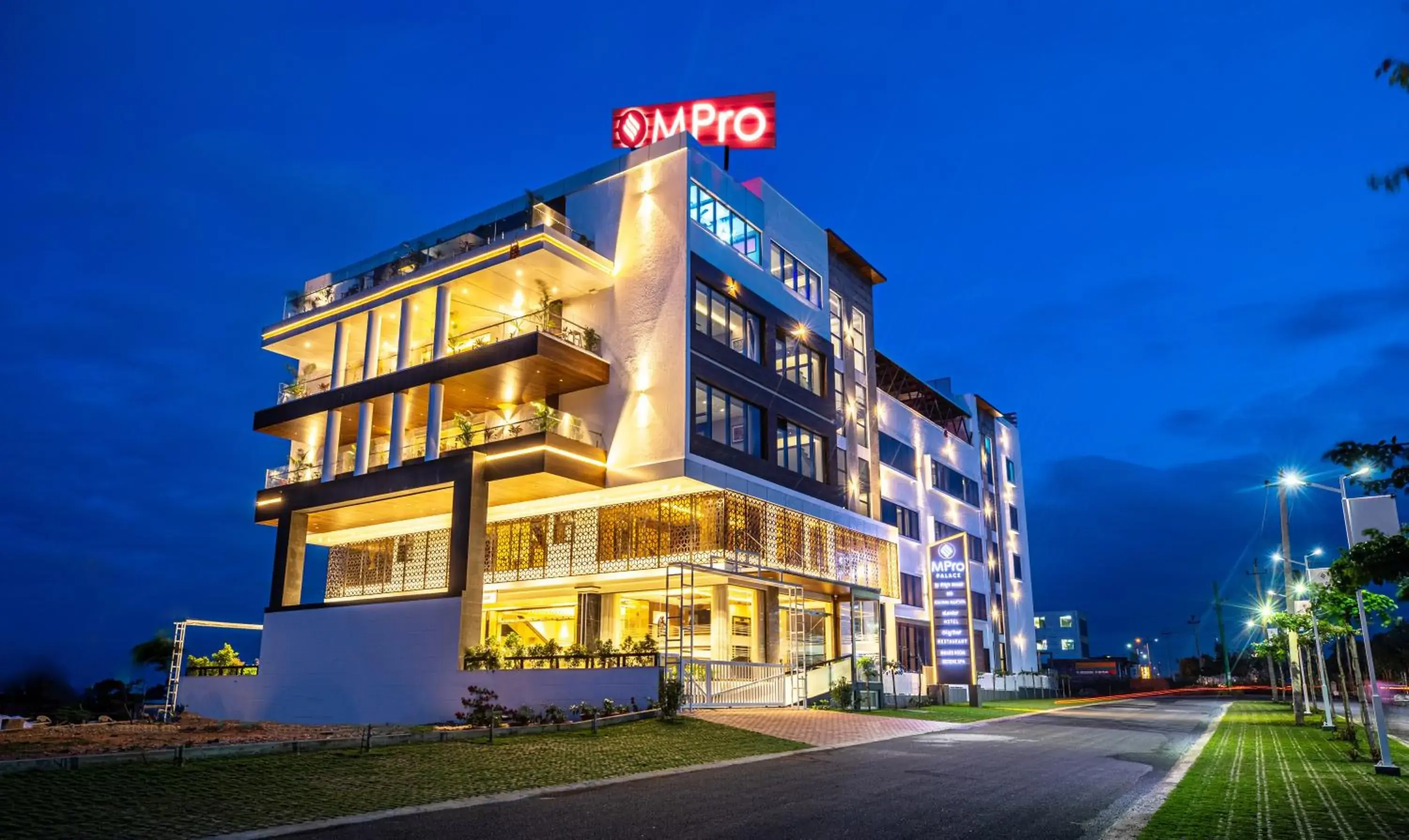 Hotel M Pro Palace Mysore - 12 Minutes to Mysore Palace Hotel M Pro Palace Mysore - 12 Minutes to Mysore Palace