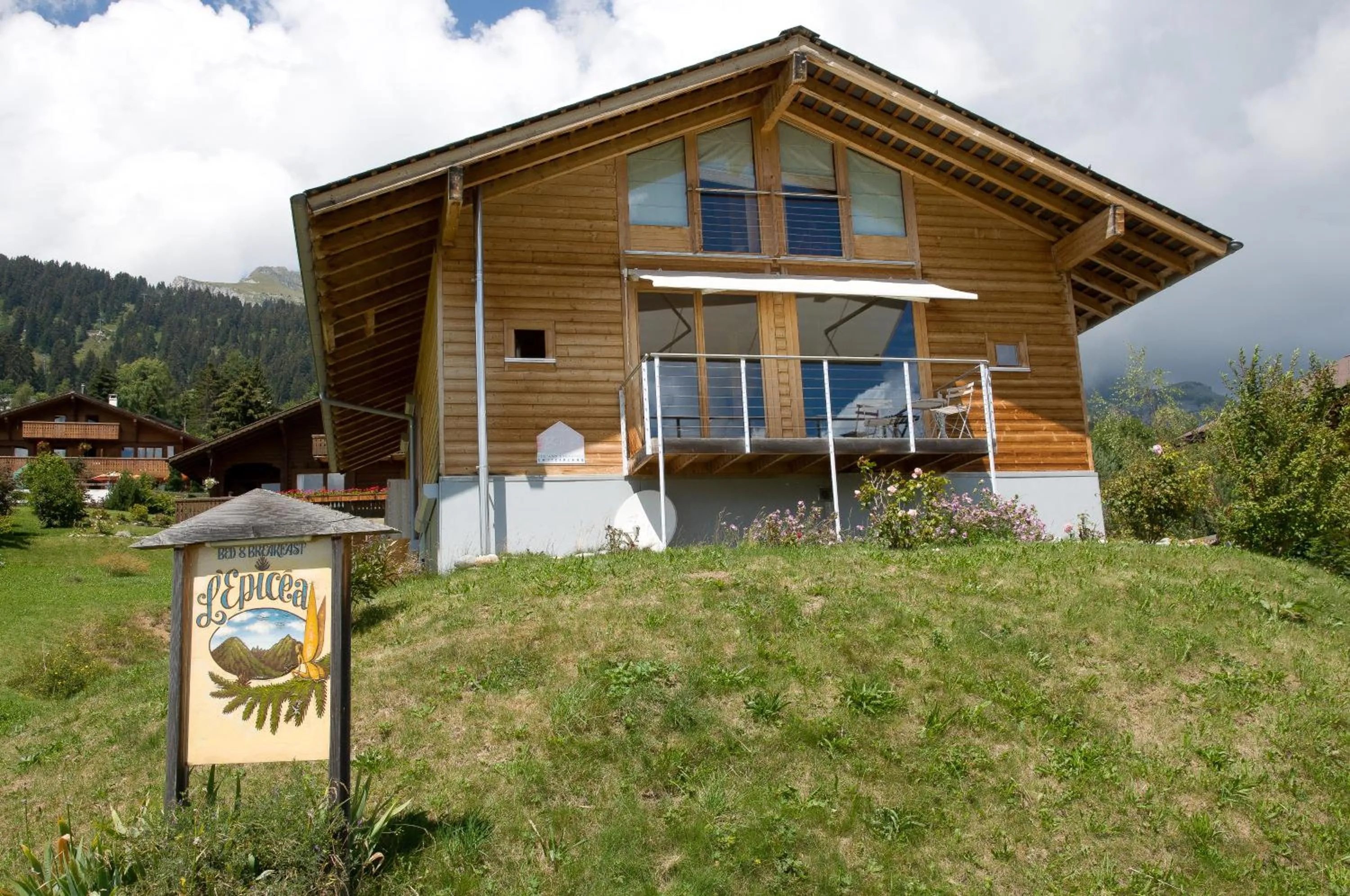 Property building in Bed & Breakfast l'Epicéa