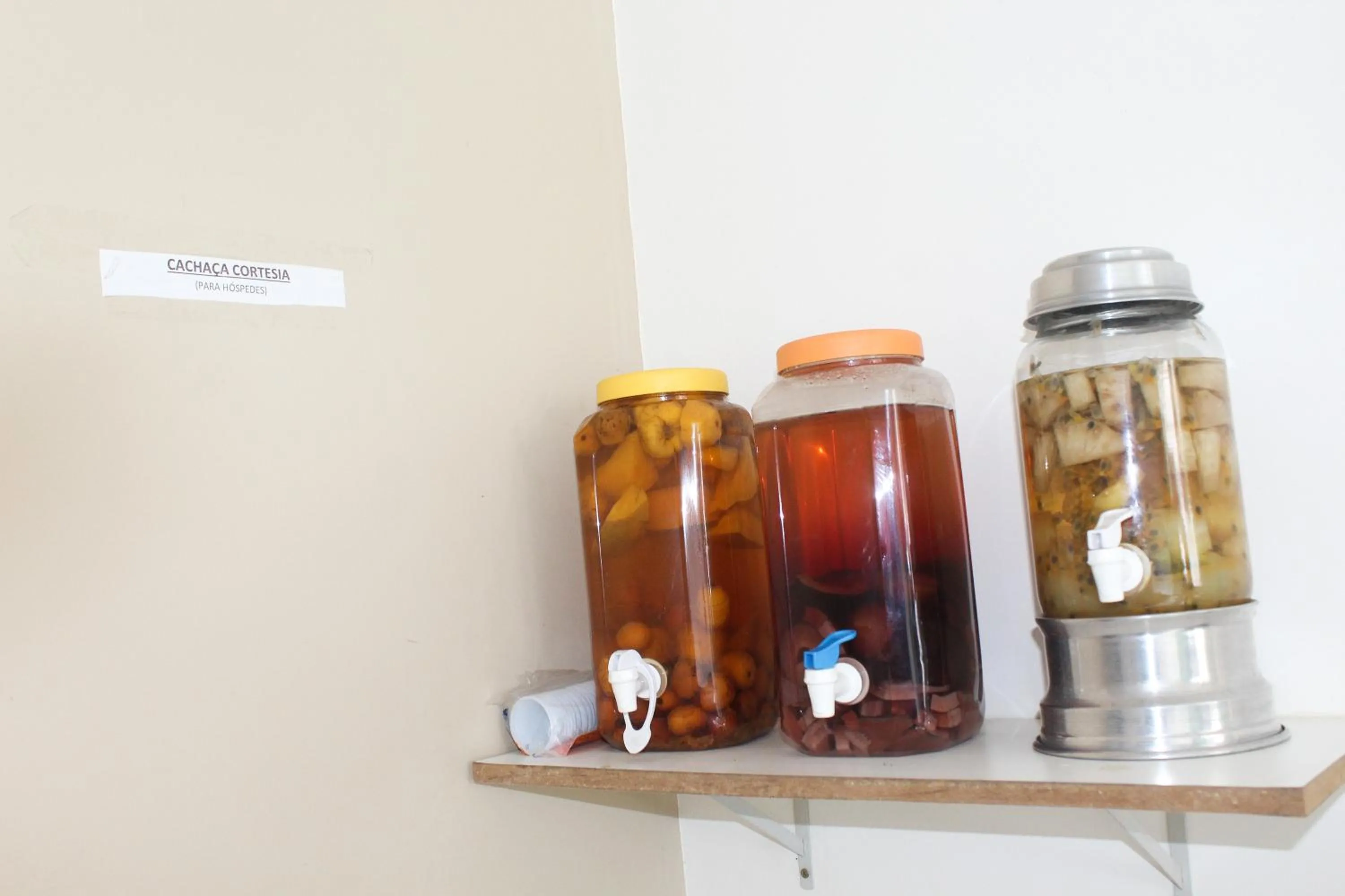 Coffee/tea facilities in POUSADA LYRIOS do MAR
