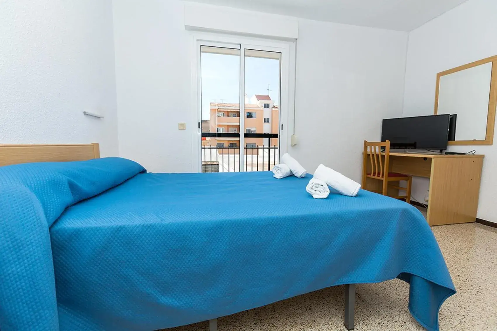 Double Room double bed with Terrace in Hostal El Mercat Double Room double bed with Terrace in Hostal El Mercat