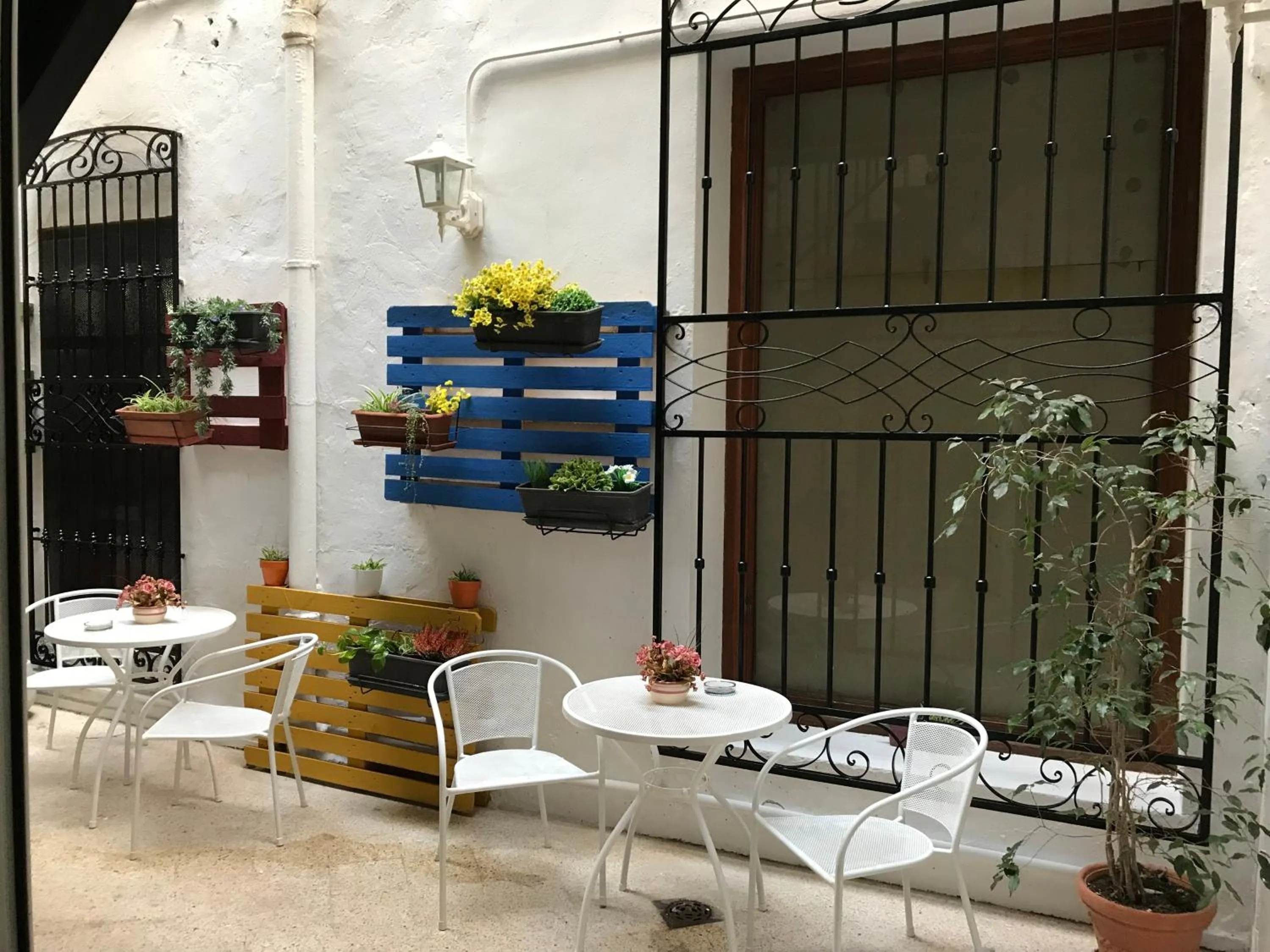 Patio in Hostal El Mercat