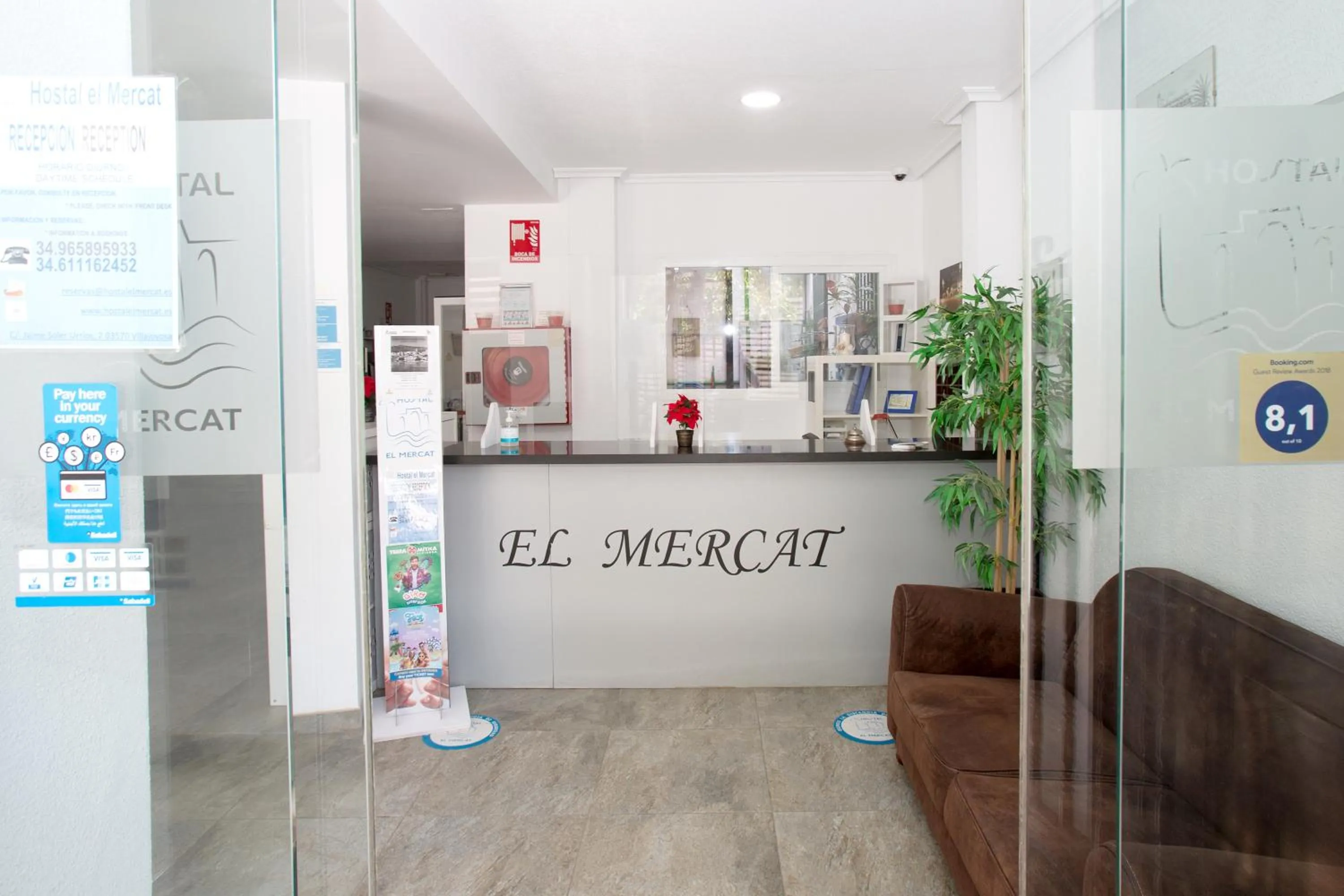 Lobby or reception in Hostal El Mercat