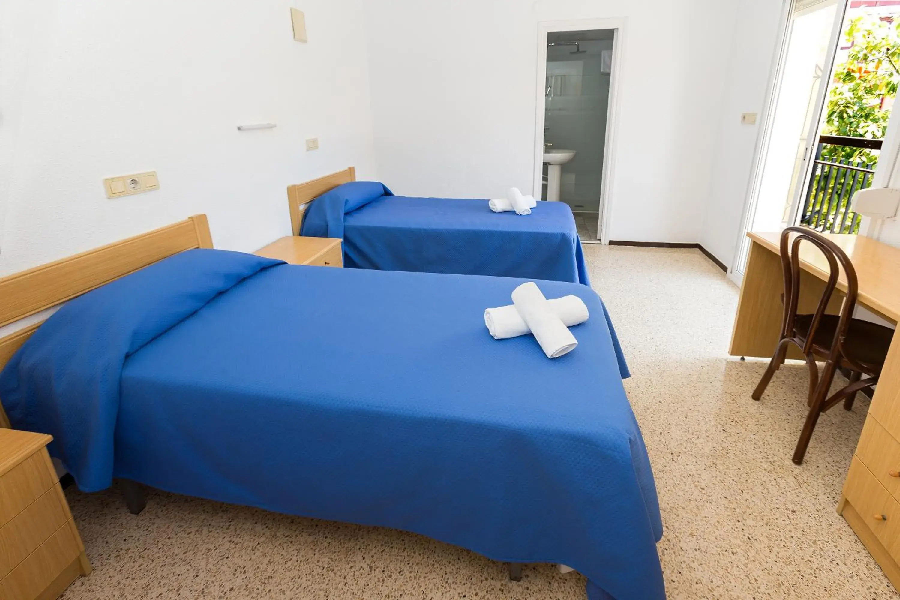 Bed in Hostal El Mercat Bed in Hostal El Mercat