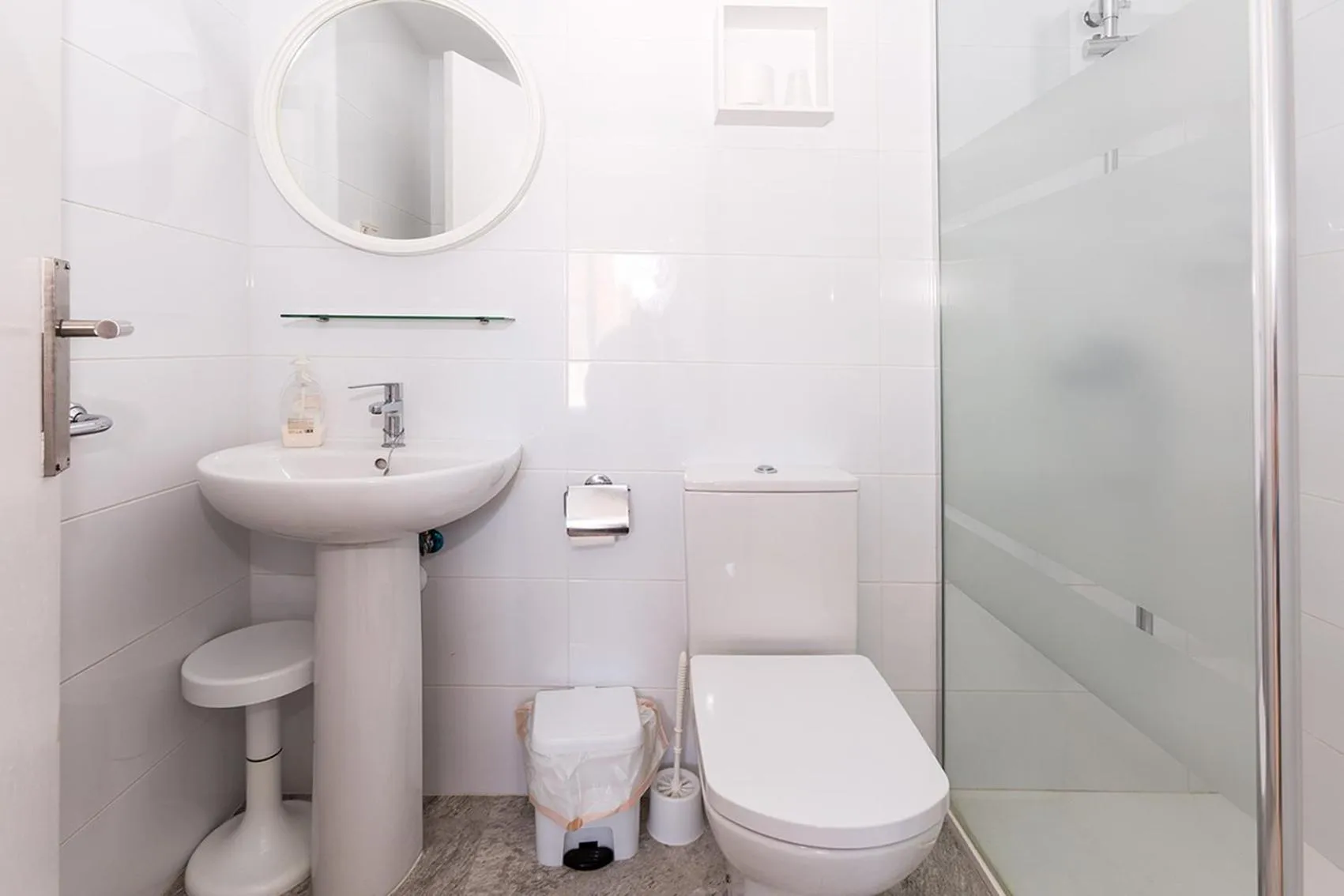 Bathroom in Hostal El Mercat