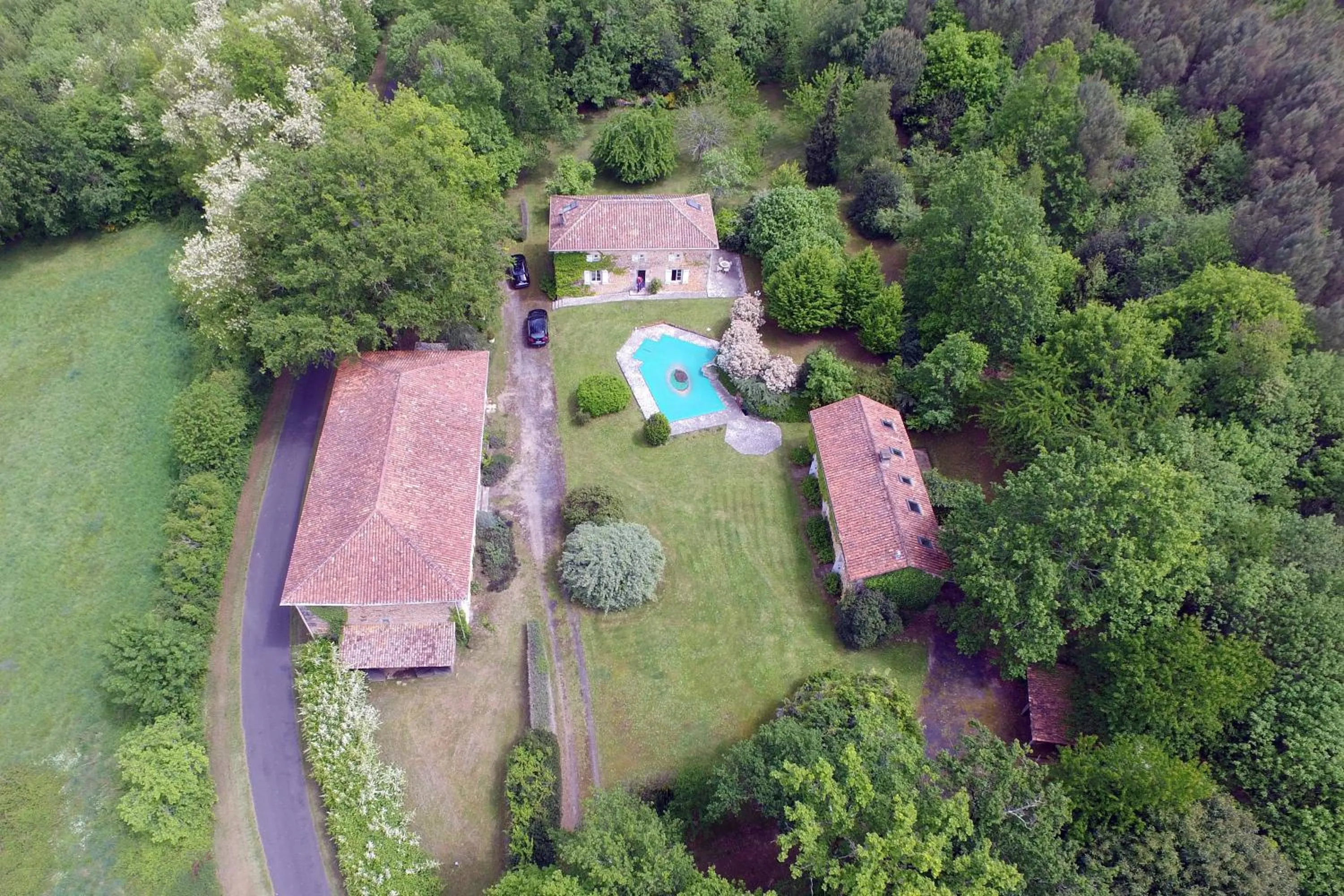 Property building in La Grenouille