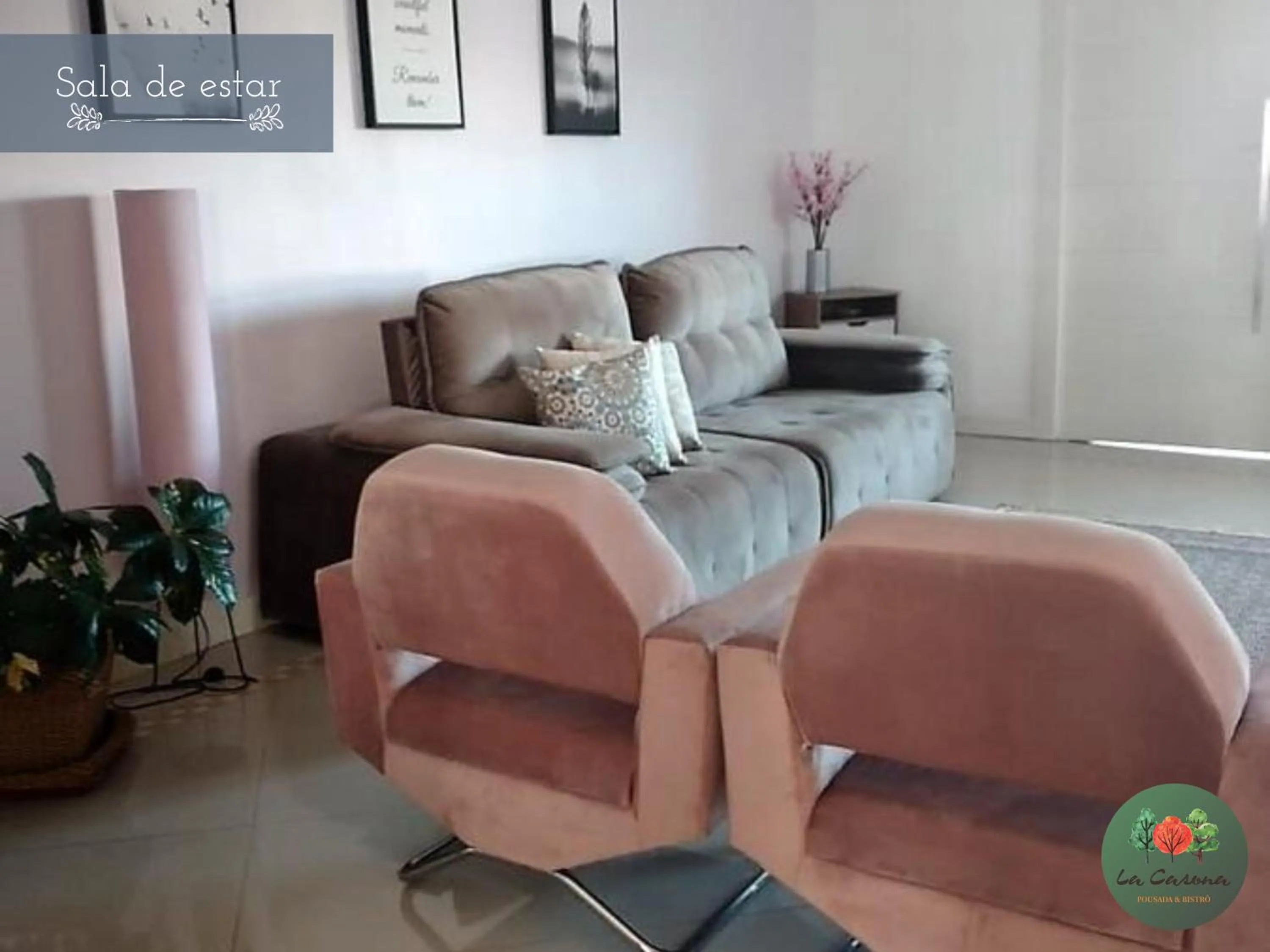 Seating area in Pousada La Casona