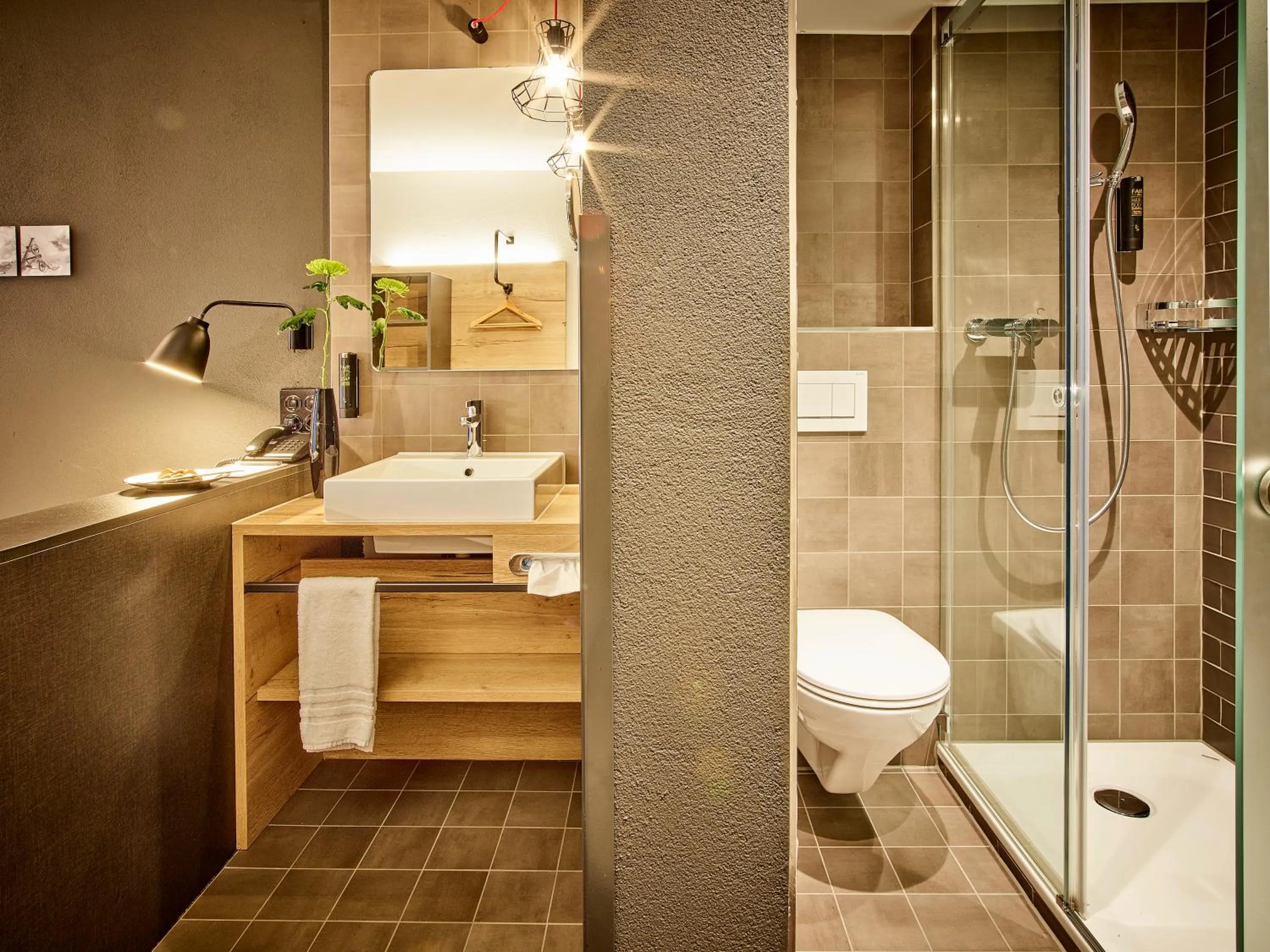 Shower in Baxter Hotel