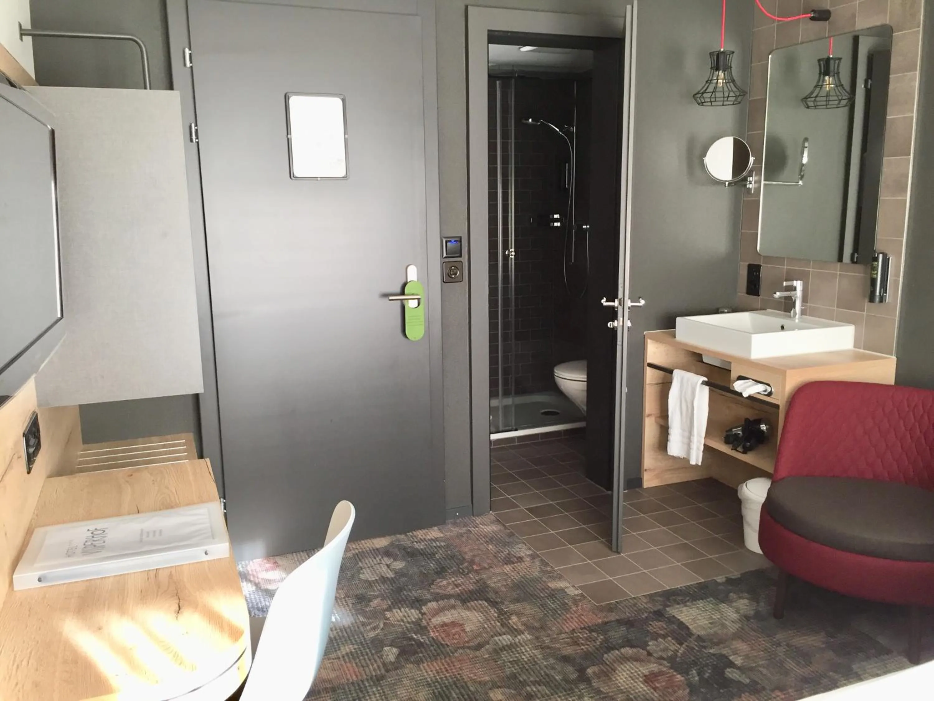 Shower in Baxter Hotel